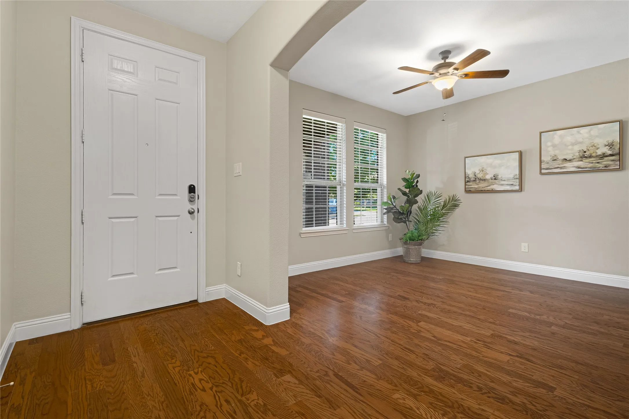 Single Family Residence For Sale in Denton County , 288 Hilltop Drive, Justin, Texas 76247, 4 Bedroom, 3 Bathroom, 3 Garage spaces, 2,829 Sqft, built in 2017, mls#21381131, Real Estate Agent in Justin, Homes For Sale in Denton county, Homes For Sale in Justin, Realtor in Justin Texas, Real Estate Brokerage Independent Realty Texas, Luminita Cordes Realtor