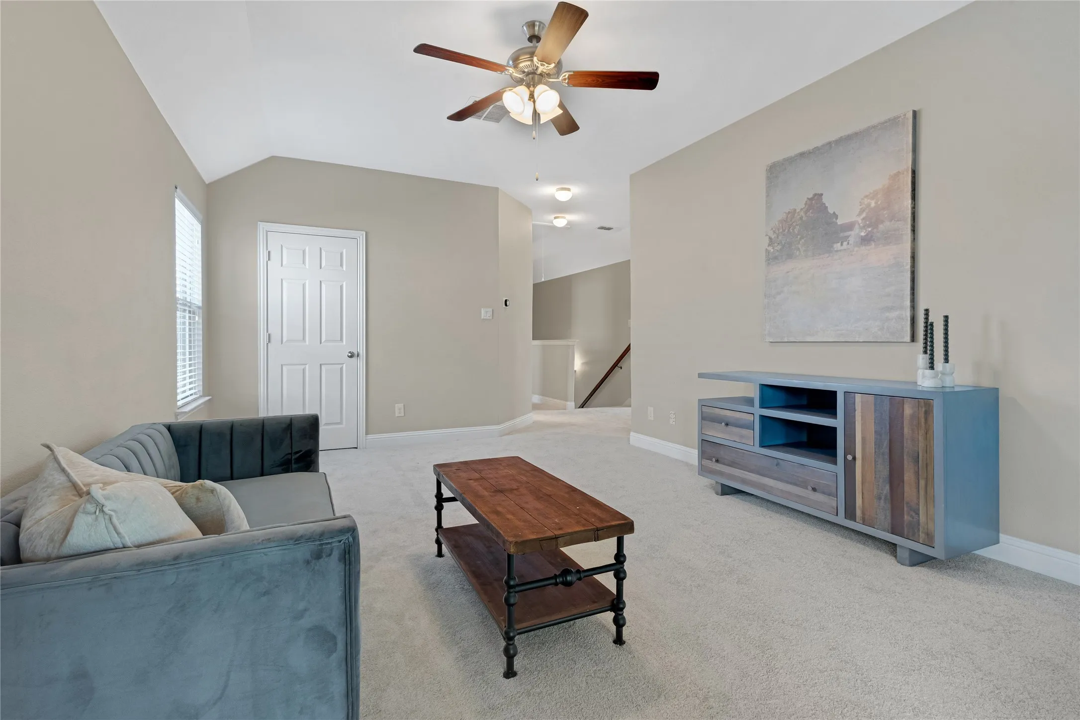 Single Family Residence For Sale in Denton County , 288 Hilltop Drive, Justin, Texas 76247, 4 Bedroom, 3 Bathroom, 3 Garage spaces, 2,829 Sqft, built in 2017, mls#21381131, Real Estate Agent in Justin, Homes For Sale in Denton county, Homes For Sale in Justin, Realtor in Justin Texas, Real Estate Brokerage Independent Realty Texas, Luminita Cordes Realtor