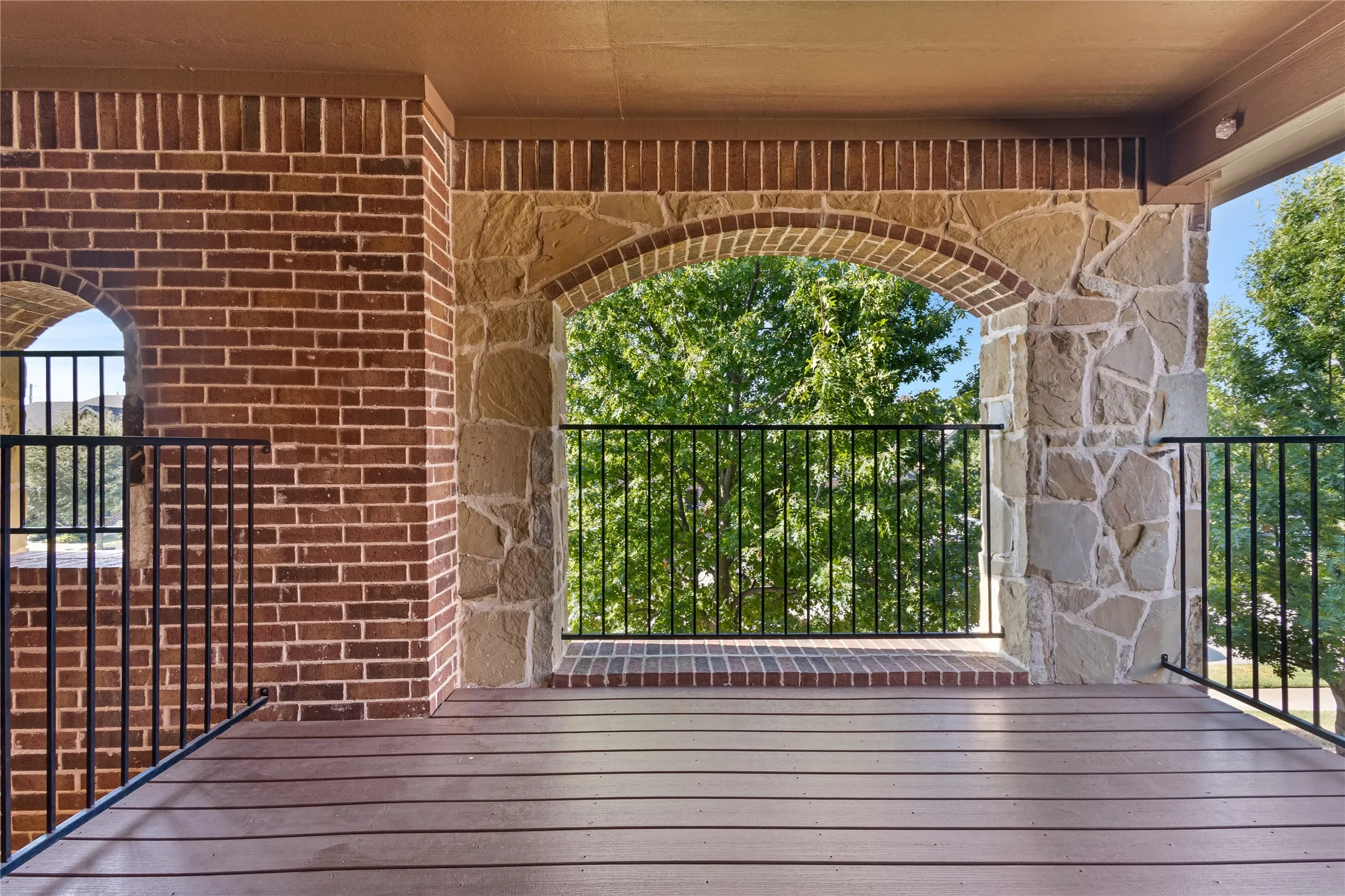 Single Family Residence For Sale in Denton County , 288 Hilltop Drive, Justin, Texas 76247, 4 Bedroom, 3 Bathroom, 3 Garage spaces, 2,829 Sqft, built in 2017, mls#21381131, Real Estate Agent in Justin, Homes For Sale in Denton county, Homes For Sale in Justin, Realtor in Justin Texas, Real Estate Brokerage Independent Realty Texas, Luminita Cordes Realtor