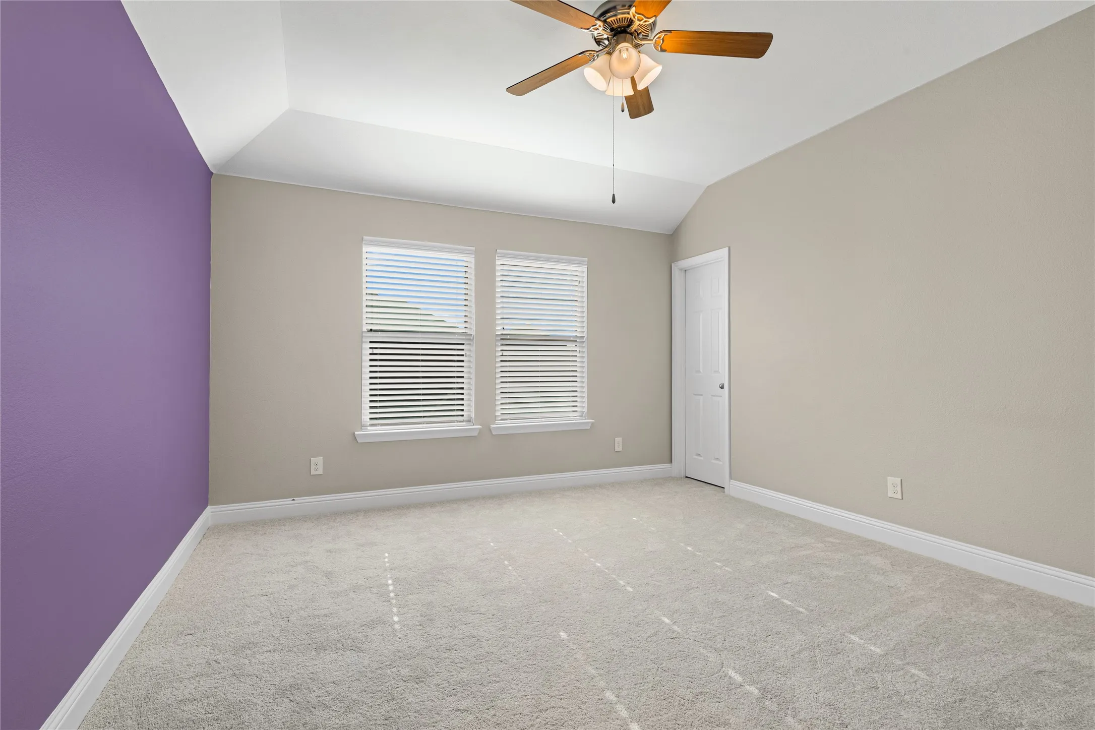 Single Family Residence For Sale in Denton County , 288 Hilltop Drive, Justin, Texas 76247, 4 Bedroom, 3 Bathroom, 3 Garage spaces, 2,829 Sqft, built in 2017, mls#21381131, Real Estate Agent in Justin, Homes For Sale in Denton county, Homes For Sale in Justin, Realtor in Justin Texas, Real Estate Brokerage Independent Realty Texas, Luminita Cordes Realtor