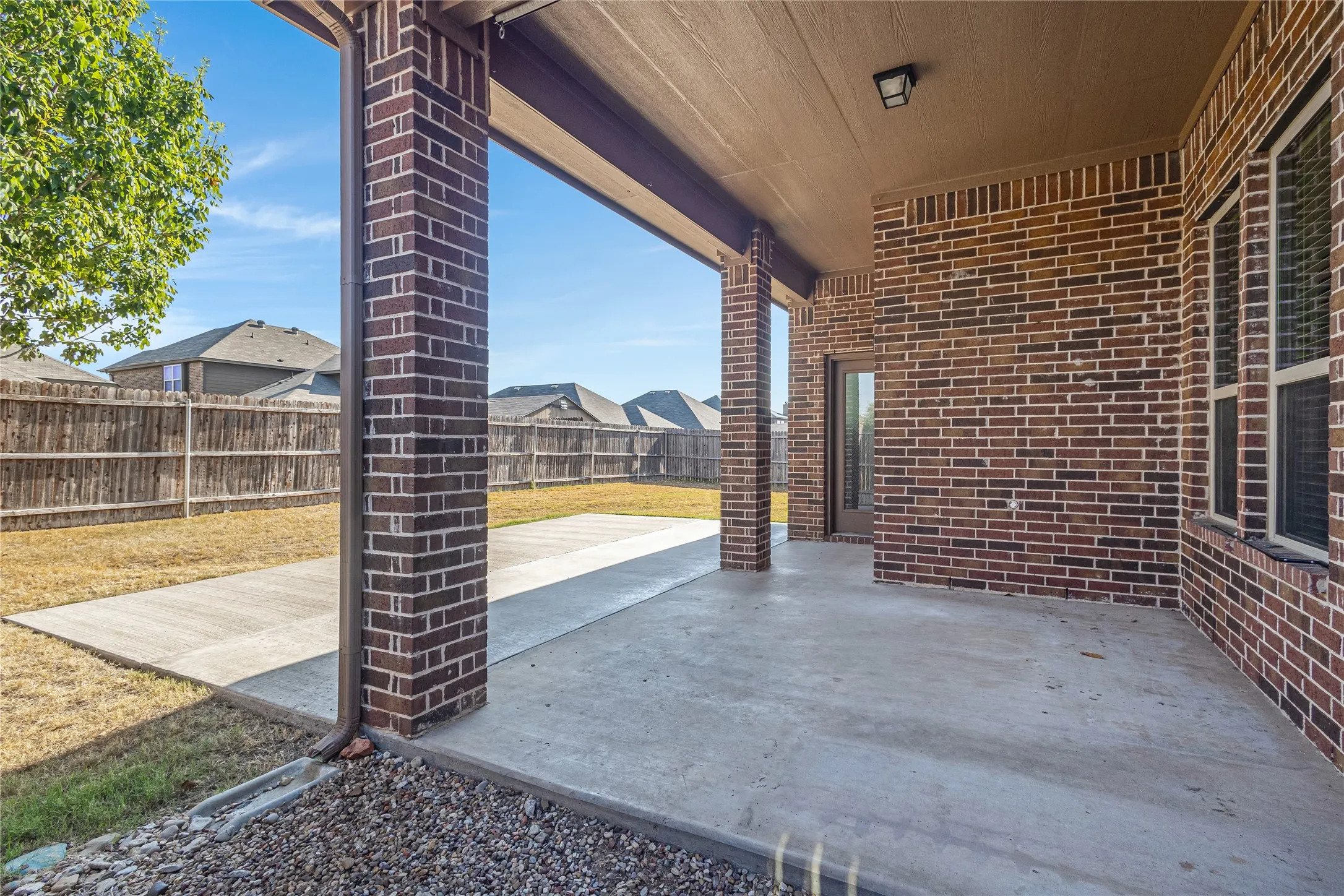 Single Family Residence For Sale in Denton County , 288 Hilltop Drive, Justin, Texas 76247, 4 Bedroom, 3 Bathroom, 3 Garage spaces, 2,829 Sqft, built in 2017, mls#21381131, Real Estate Agent in Justin, Homes For Sale in Denton county, Homes For Sale in Justin, Realtor in Justin Texas, Real Estate Brokerage Independent Realty Texas, Luminita Cordes Realtor