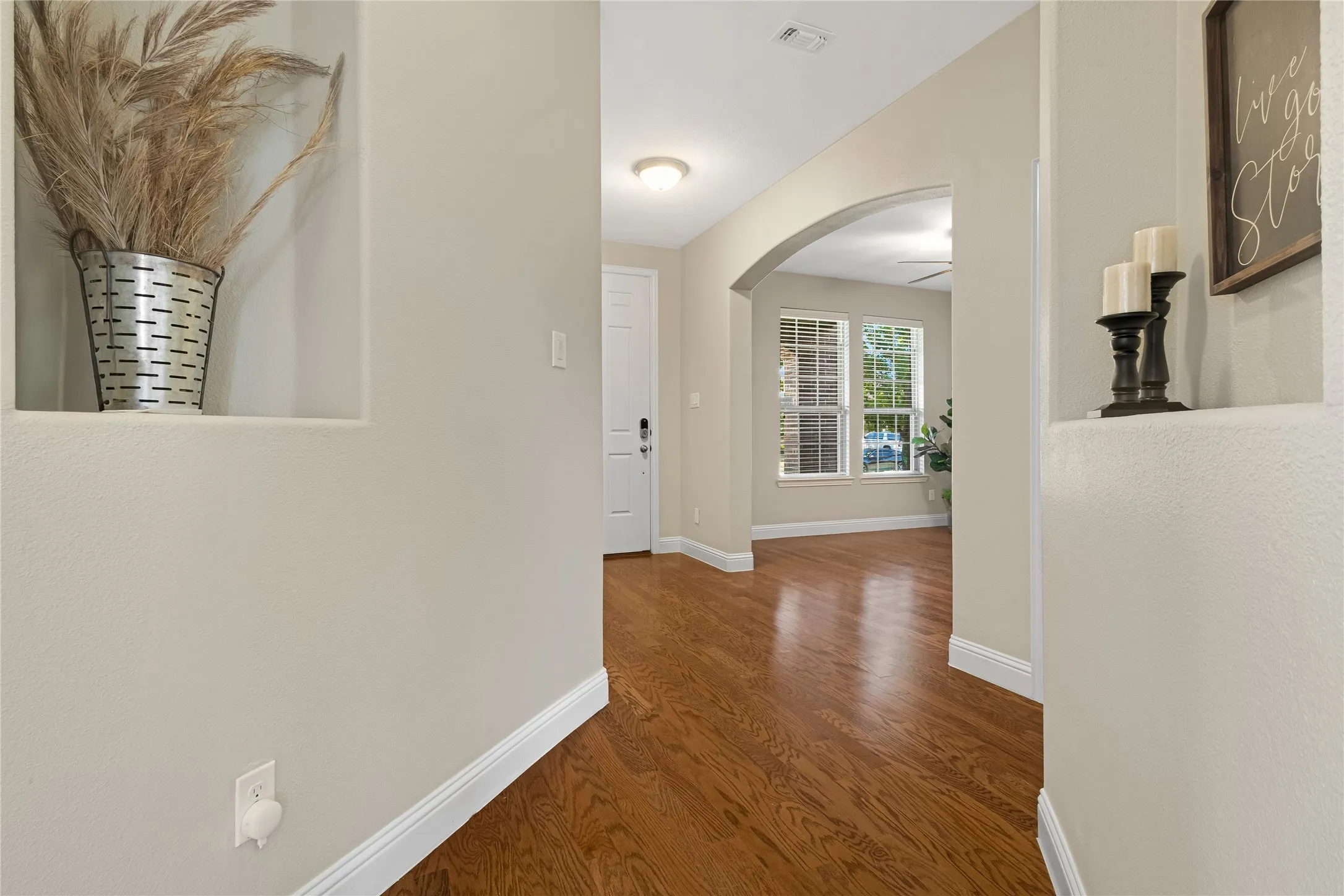 Single Family Residence For Sale in Denton County , 288 Hilltop Drive, Justin, Texas 76247, 4 Bedroom, 3 Bathroom, 3 Garage spaces, 2,829 Sqft, built in 2017, mls#21381131, Real Estate Agent in Justin, Homes For Sale in Denton county, Homes For Sale in Justin, Realtor in Justin Texas, Real Estate Brokerage Independent Realty Texas, Luminita Cordes Realtor