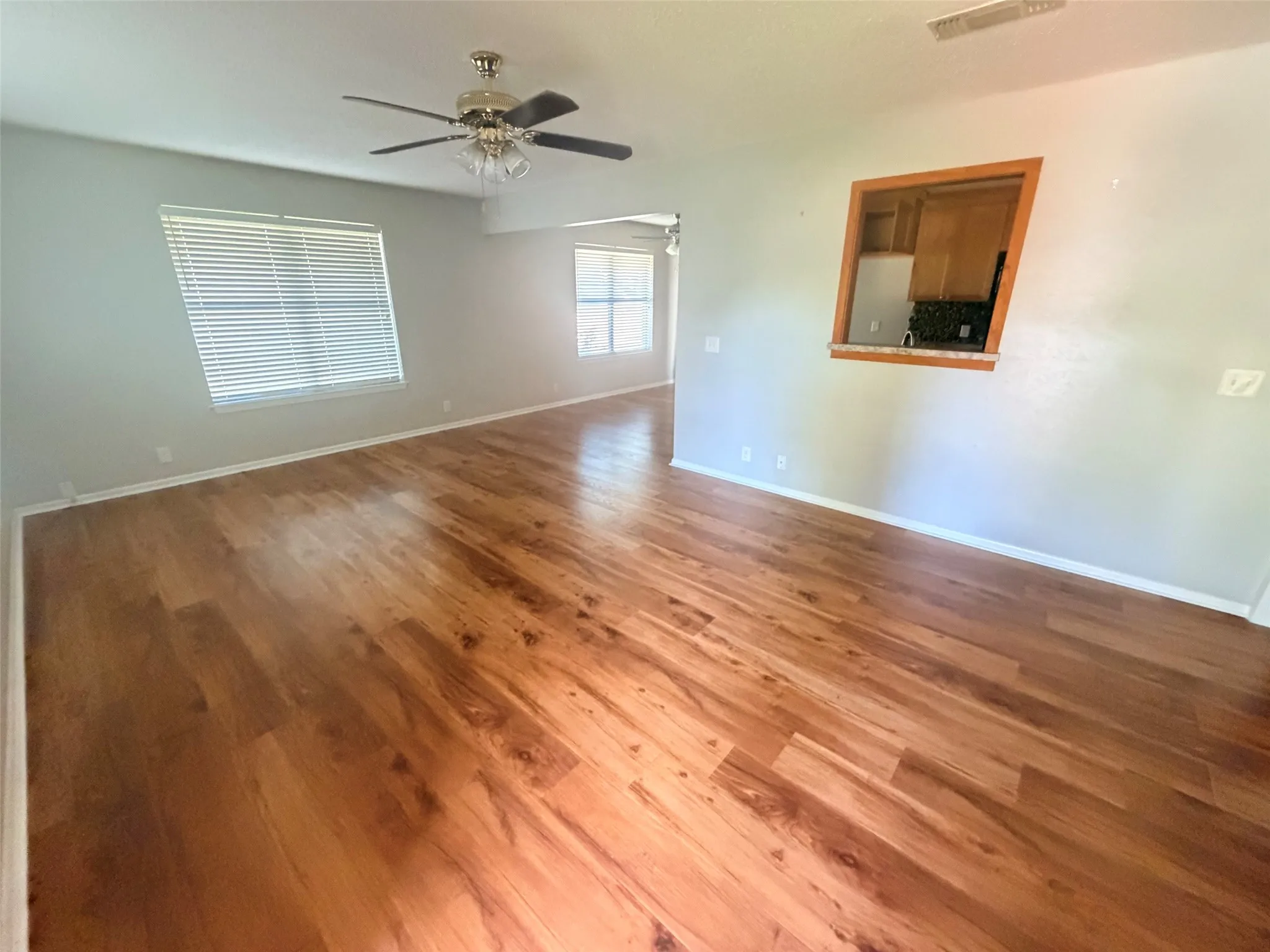 Single Family Residence For Sale in Grayson County , 2307 Arapaho Drive, Denison, Texas 75020, 2 Bedroom, 2 Bathroom, 2 Garage spaces, 1,239 Sqft, built in 1983, mls#21376585, Real Estate Agent in Denison, Homes For Sale in Grayson county, Homes For Sale in Denison, Realtor in Denison Texas, Real Estate Brokerage Independent Realty Texas, Luminita Cordes Realtor