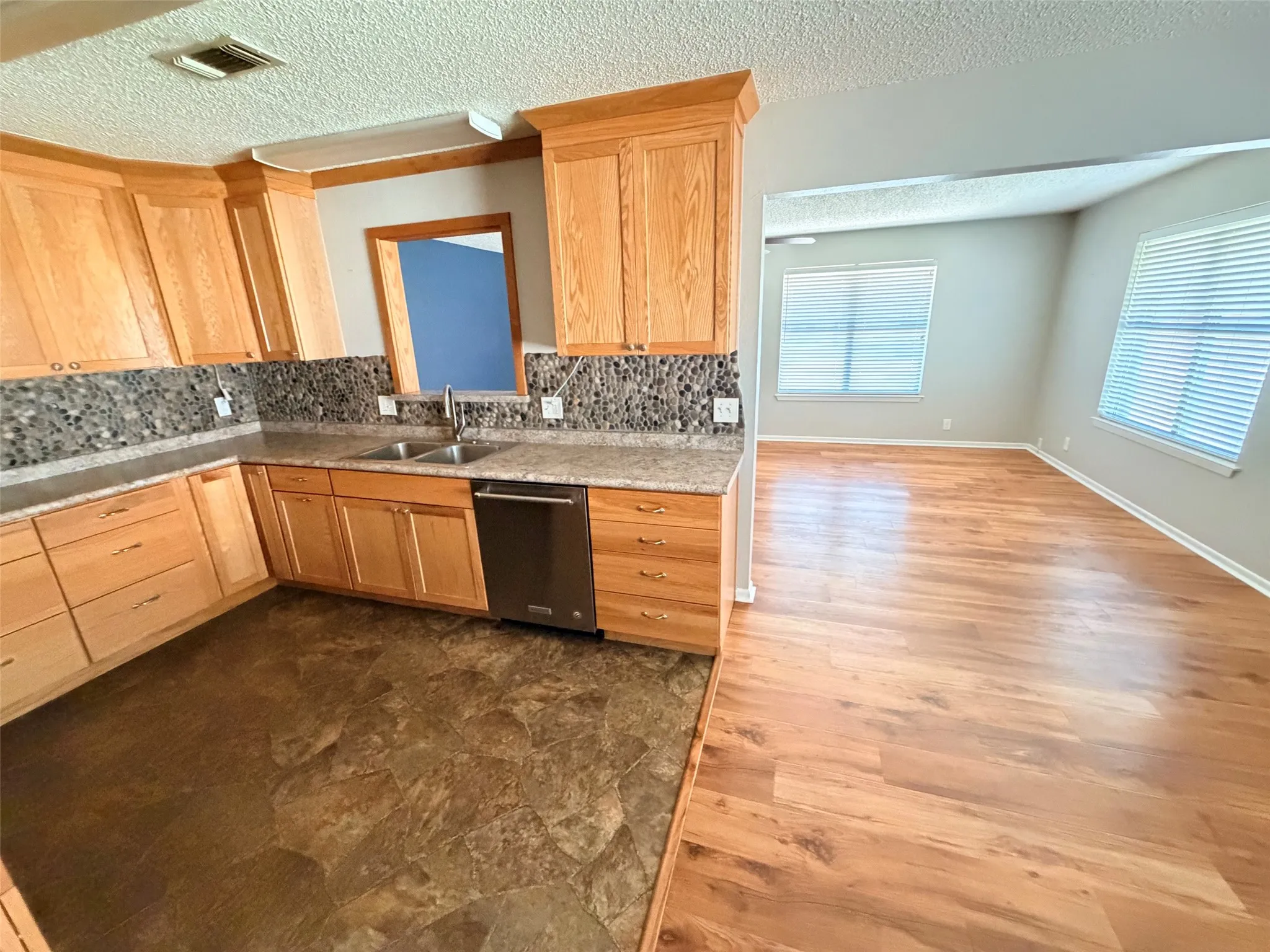 Single Family Residence For Sale in Grayson County , 2307 Arapaho Drive, Denison, Texas 75020, 2 Bedroom, 2 Bathroom, 2 Garage spaces, 1,239 Sqft, built in 1983, mls#21376585, Real Estate Agent in Denison, Homes For Sale in Grayson county, Homes For Sale in Denison, Realtor in Denison Texas, Real Estate Brokerage Independent Realty Texas, Luminita Cordes Realtor