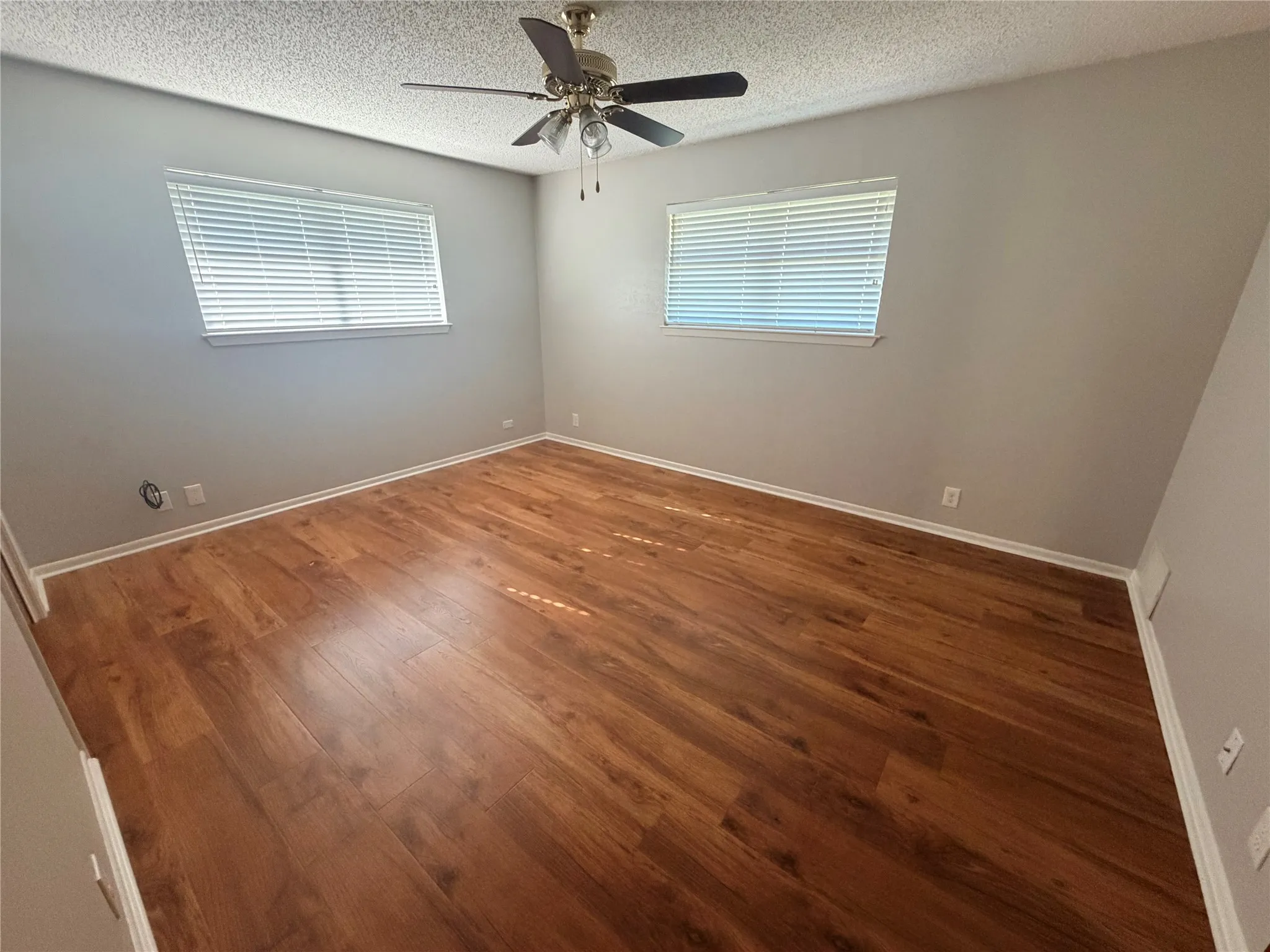 Single Family Residence For Sale in Grayson County , 2307 Arapaho Drive, Denison, Texas 75020, 2 Bedroom, 2 Bathroom, 2 Garage spaces, 1,239 Sqft, built in 1983, mls#21376585, Real Estate Agent in Denison, Homes For Sale in Grayson county, Homes For Sale in Denison, Realtor in Denison Texas, Real Estate Brokerage Independent Realty Texas, Luminita Cordes Realtor