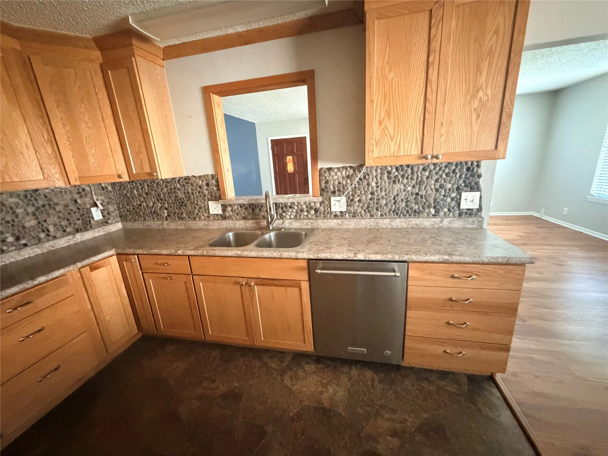 Single Family Residence For Sale in Grayson County , 2307 Arapaho Drive, Denison, Texas 75020, 2 Bedroom, 2 Bathroom, 2 Garage spaces, 1,239 Sqft, built in 1983, mls#21376585, Real Estate Agent in Denison, Homes For Sale in Grayson county, Homes For Sale in Denison, Realtor in Denison Texas, Real Estate Brokerage Independent Realty Texas, Luminita Cordes Realtor