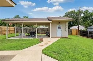 Single Family Residence For Sale in Grayson County , 2307 Arapaho Drive, Denison, Texas 75020, 2 Bedroom, 2 Bathroom, 2 Garage spaces, 1,239 Sqft, built in 1983, mls#21376585, Real Estate Agent in Denison, Homes For Sale in Grayson county, Homes For Sale in Denison, Realtor in Denison Texas, Real Estate Brokerage Independent Realty Texas, Luminita Cordes Realtor