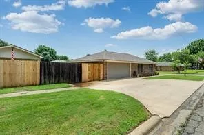 Single Family Residence For Sale in Grayson County , 2307 Arapaho Drive, Denison, Texas 75020, 2 Bedroom, 2 Bathroom, 2 Garage spaces, 1,239 Sqft, built in 1983, mls#21376585, Real Estate Agent in Denison, Homes For Sale in Grayson county, Homes For Sale in Denison, Realtor in Denison Texas, Real Estate Brokerage Independent Realty Texas, Luminita Cordes Realtor