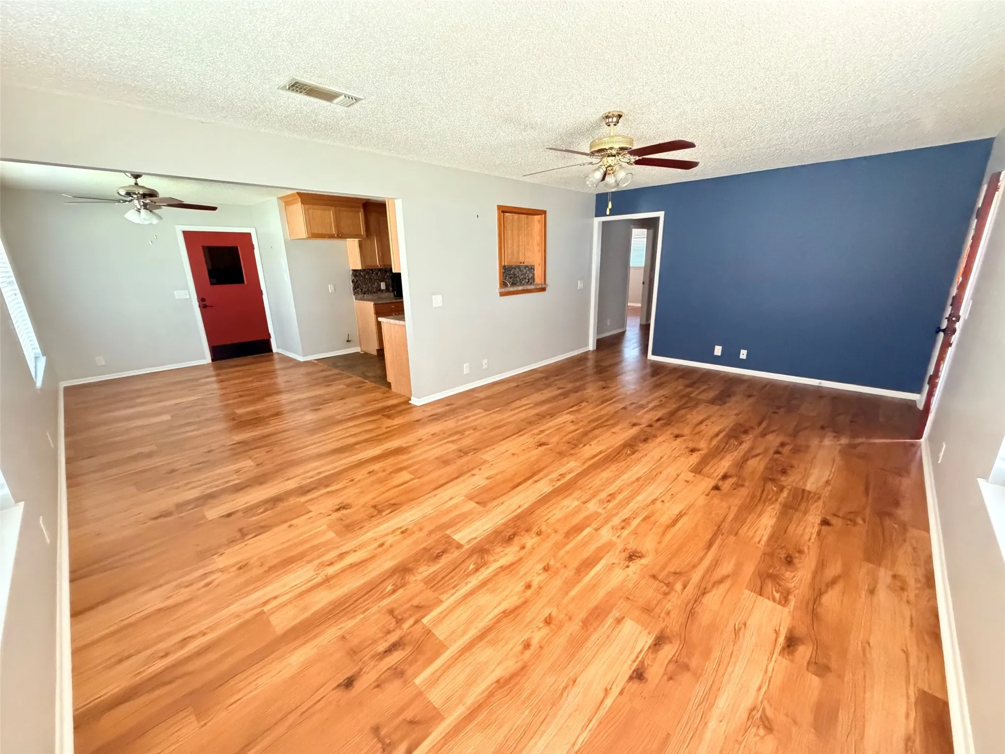 Single Family Residence For Sale in Grayson County , 2307 Arapaho Drive, Denison, Texas 75020, 2 Bedroom, 2 Bathroom, 2 Garage spaces, 1,239 Sqft, built in 1983, mls#21376585, Real Estate Agent in Denison, Homes For Sale in Grayson county, Homes For Sale in Denison, Realtor in Denison Texas, Real Estate Brokerage Independent Realty Texas, Luminita Cordes Realtor