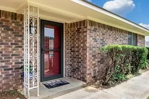 Single Family Residence For Sale in Grayson County , 2307 Arapaho Drive, Denison, Texas 75020, 2 Bedroom, 2 Bathroom, 2 Garage spaces, 1,239 Sqft, built in 1983, mls#21376585, Real Estate Agent in Denison, Homes For Sale in Grayson county, Homes For Sale in Denison, Realtor in Denison Texas, Real Estate Brokerage Independent Realty Texas, Luminita Cordes Realtor