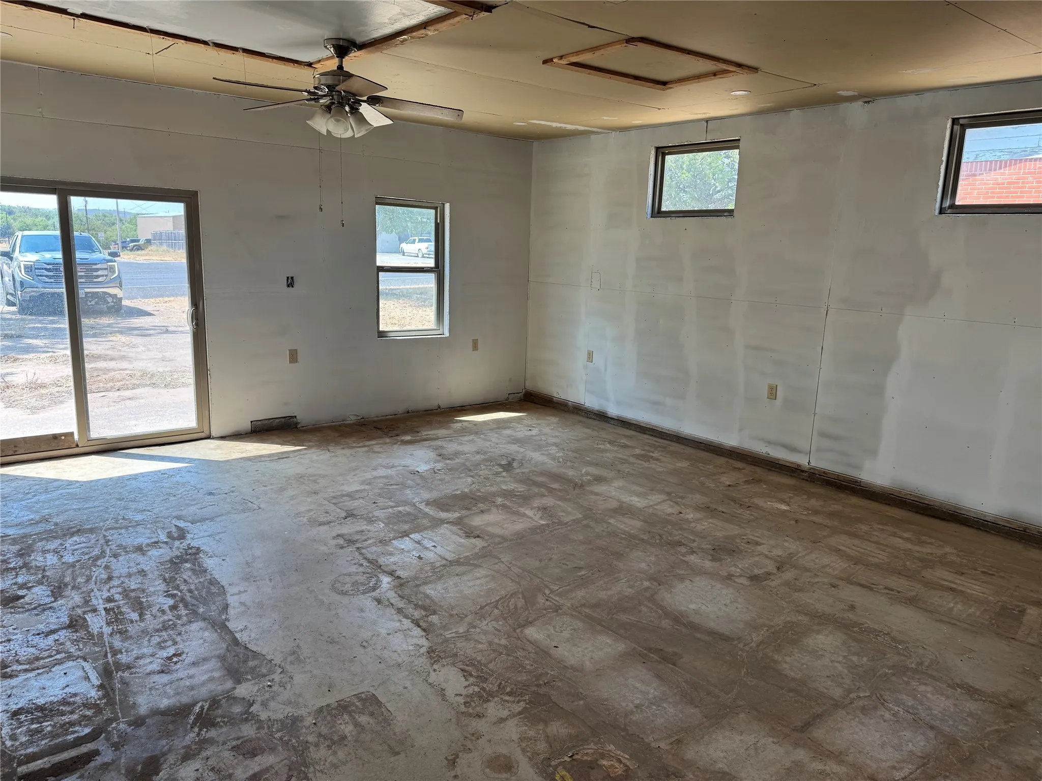 Bonus room (enclosed garage unfinished). Think of all the possibilities!