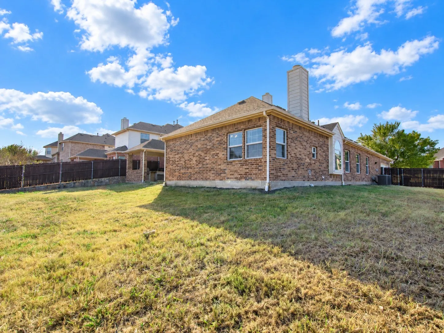 Single Family Residence For Rent in Dallas County , 1418 E Oates Road, Garland, Texas 75043, 3 Bedroom, 3 Bathroom, 2 Garage spaces, 2,917 Sqft, built in 2013, mls#21380977, Real Estate Agent in Garland, Homes For Rent in Dallas county, Homes For Rent in Garland, Realtor in Garland Texas, Real Estate Brokerage Independent Realty Texas, Luminita Cordes Realtor