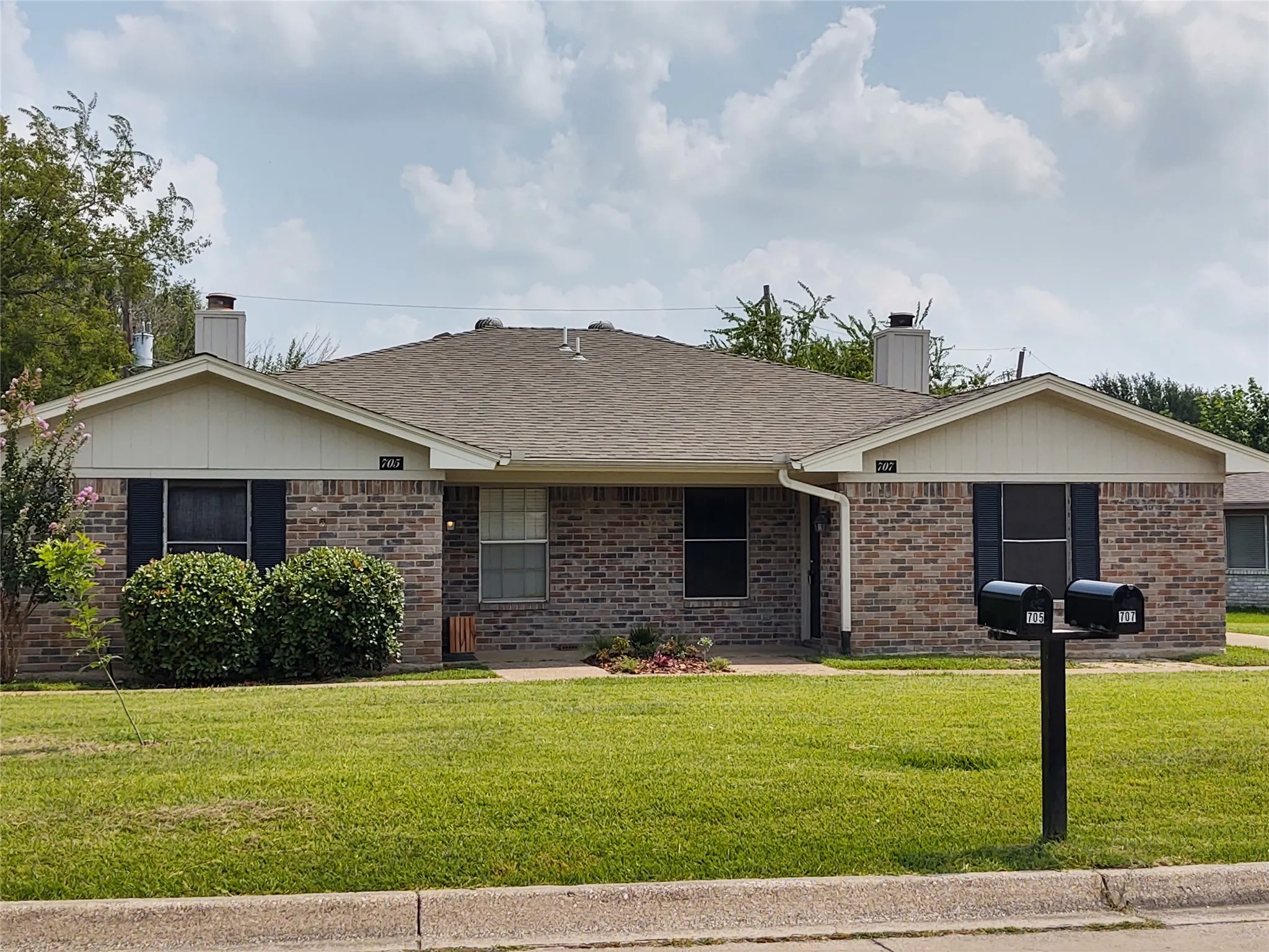 Duplex For Rent in Tarrant County , 707 BLUEBONNET Drive, Keller, Texas 76248, 2 Bedroom, 2 Bathroom, Garage spaces, 1,052 Sqft, built in 1984, mls#21381399, Real Estate Agent in Keller, Homes For Rent in Tarrant county, Homes For Rent in Keller, Realtor in Keller Texas, Real Estate Brokerage Independent Realty Texas, Luminita Cordes Realtor