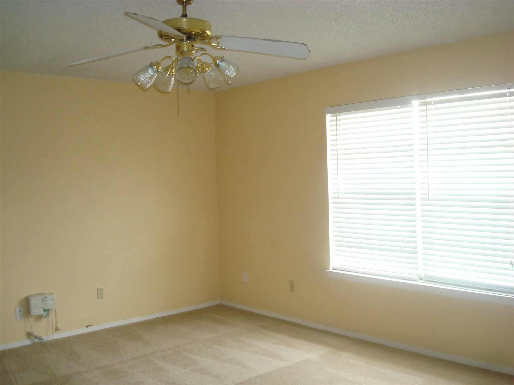 Duplex For Rent in Tarrant County , 707 BLUEBONNET Drive, Keller, Texas 76248, 2 Bedroom, 2 Bathroom, Garage spaces, 1,052 Sqft, built in 1984, mls#21381399, Real Estate Agent in Keller, Homes For Rent in Tarrant county, Homes For Rent in Keller, Realtor in Keller Texas, Real Estate Brokerage Independent Realty Texas, Luminita Cordes Realtor