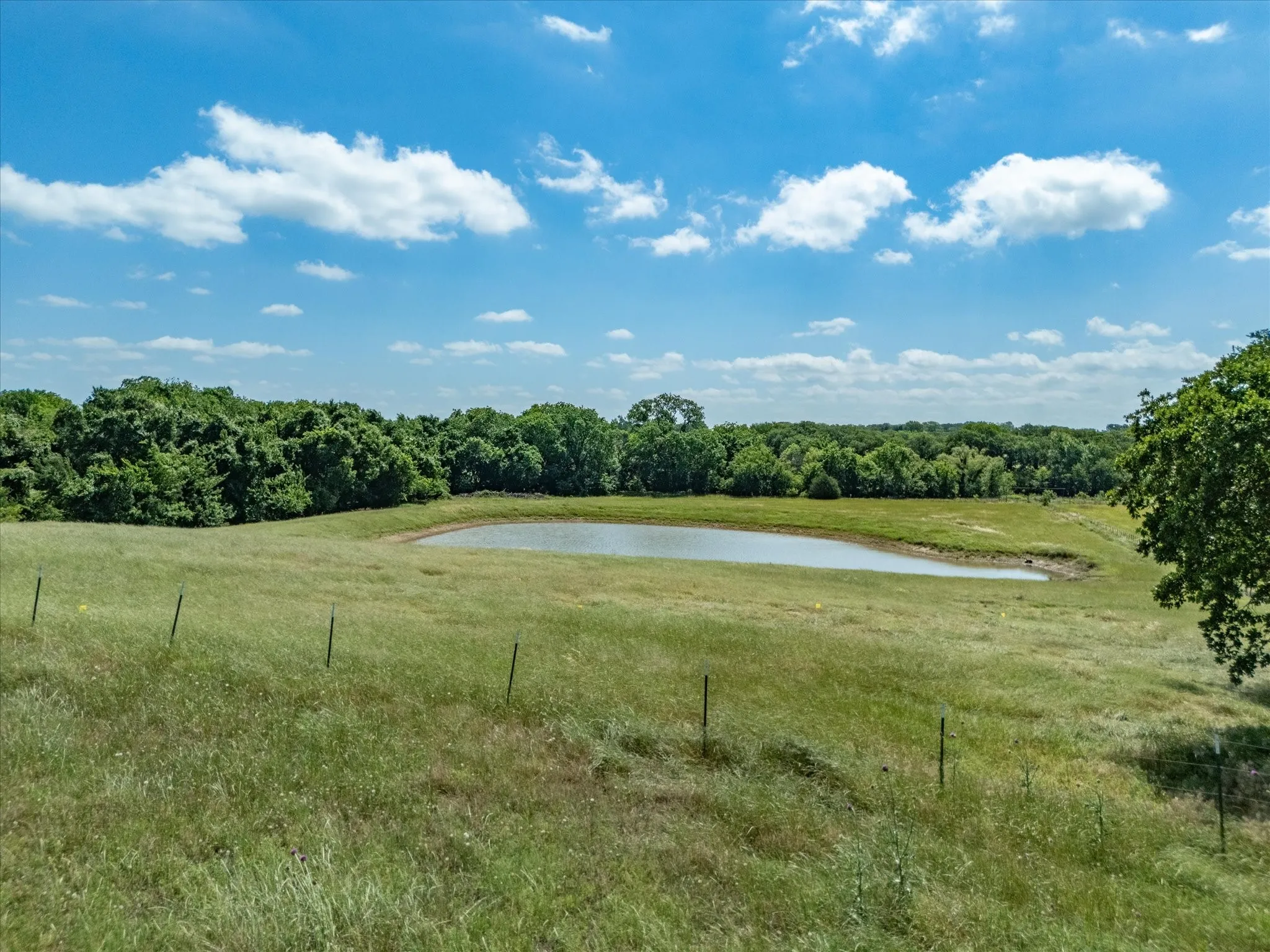 Single Family Residence For Sale in Wise County , 2971 E Highway 114, Boyd, Texas 76023, 3 Bedroom, 2 Bathroom, Garage spaces, 1,736 Sqft, built in 1975, mls#21381311, Real Estate Agent in Boyd, Homes For Sale in Wise county, Homes For Sale in Boyd, Realtor in Boyd Texas, Real Estate Brokerage Independent Realty Texas, Luminita Cordes Realtor