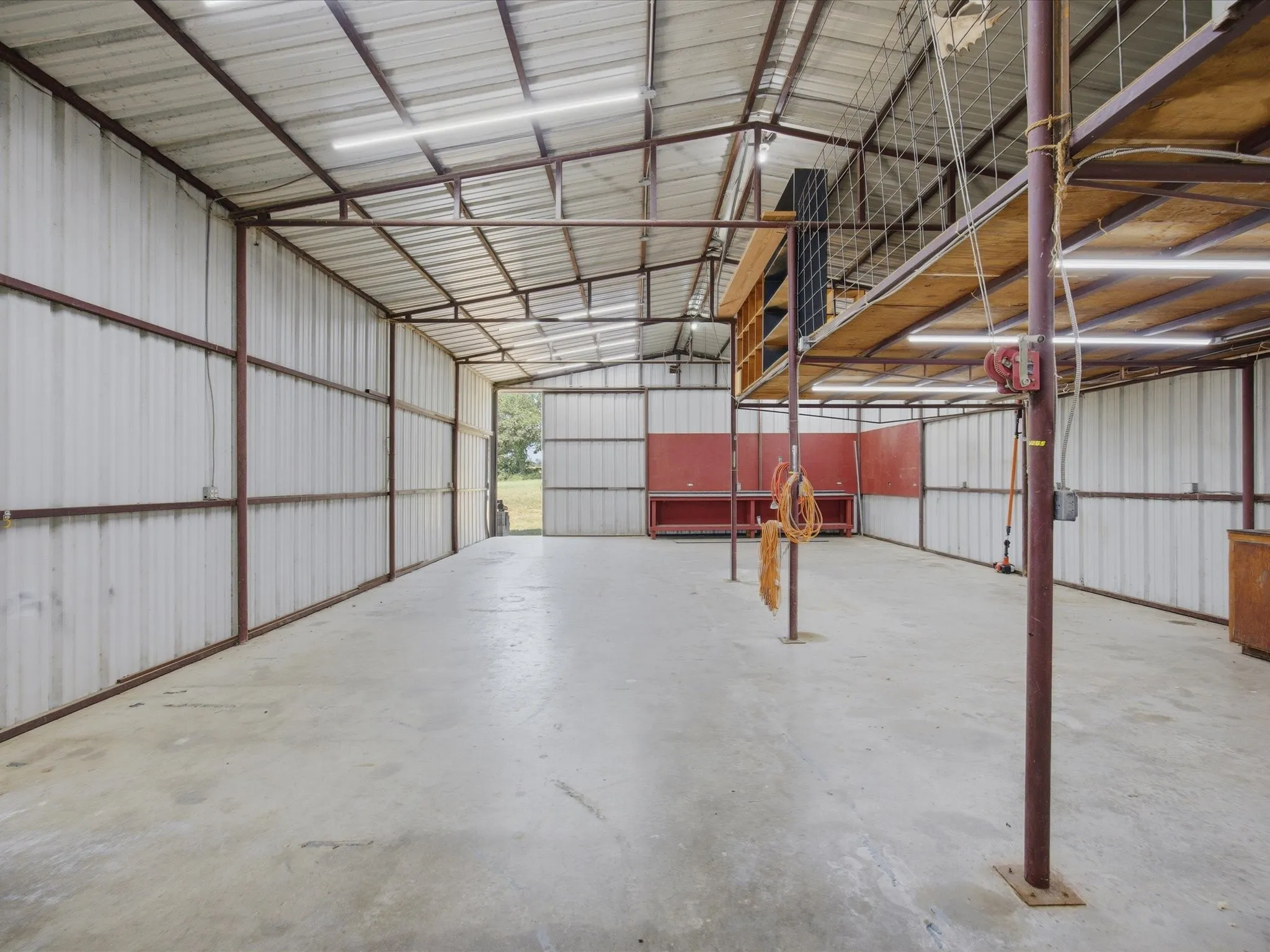 Single Family Residence For Sale in Wise County , 2971 E Highway 114, Boyd, Texas 76023, 3 Bedroom, 2 Bathroom, Garage spaces, 1,736 Sqft, built in 1975, mls#21381311, Real Estate Agent in Boyd, Homes For Sale in Wise county, Homes For Sale in Boyd, Realtor in Boyd Texas, Real Estate Brokerage Independent Realty Texas, Luminita Cordes Realtor