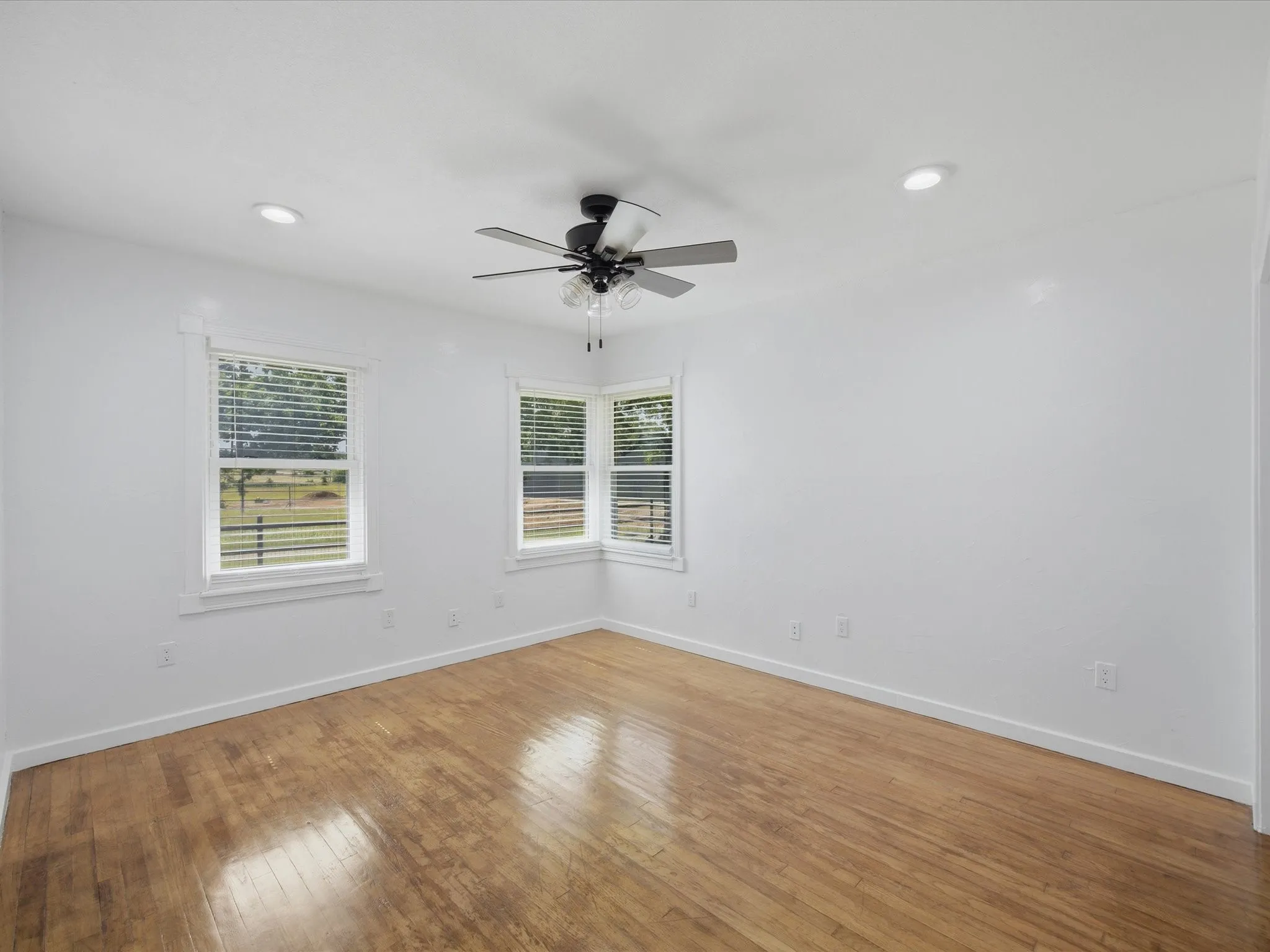 Single Family Residence For Sale in Wise County , 2971 E Highway 114, Boyd, Texas 76023, 3 Bedroom, 2 Bathroom, Garage spaces, 1,736 Sqft, built in 1975, mls#21381311, Real Estate Agent in Boyd, Homes For Sale in Wise county, Homes For Sale in Boyd, Realtor in Boyd Texas, Real Estate Brokerage Independent Realty Texas, Luminita Cordes Realtor