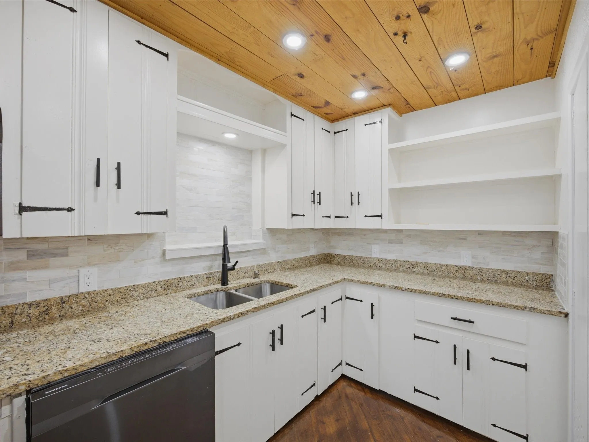Single Family Residence For Sale in Wise County , 2971 E Highway 114, Boyd, Texas 76023, 3 Bedroom, 2 Bathroom, Garage spaces, 1,736 Sqft, built in 1975, mls#21381311, Real Estate Agent in Boyd, Homes For Sale in Wise county, Homes For Sale in Boyd, Realtor in Boyd Texas, Real Estate Brokerage Independent Realty Texas, Luminita Cordes Realtor