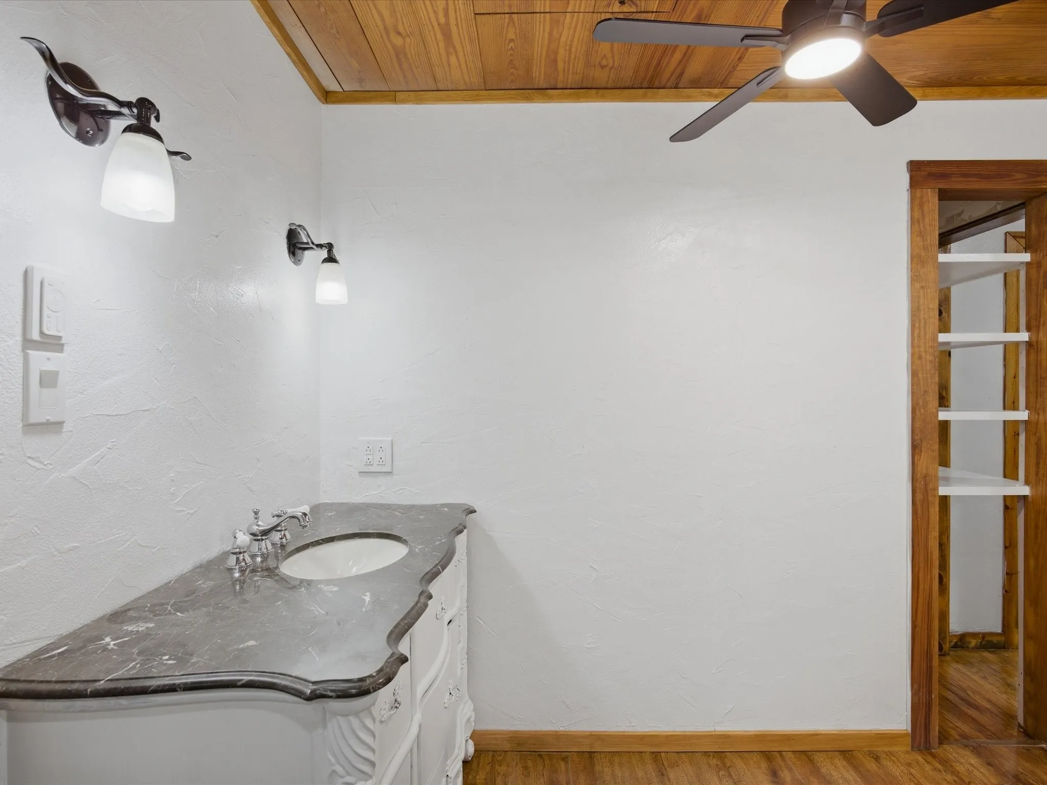 Single Family Residence For Sale in Wise County , 2971 E Highway 114, Boyd, Texas 76023, 3 Bedroom, 2 Bathroom, Garage spaces, 1,736 Sqft, built in 1975, mls#21381311, Real Estate Agent in Boyd, Homes For Sale in Wise county, Homes For Sale in Boyd, Realtor in Boyd Texas, Real Estate Brokerage Independent Realty Texas, Luminita Cordes Realtor