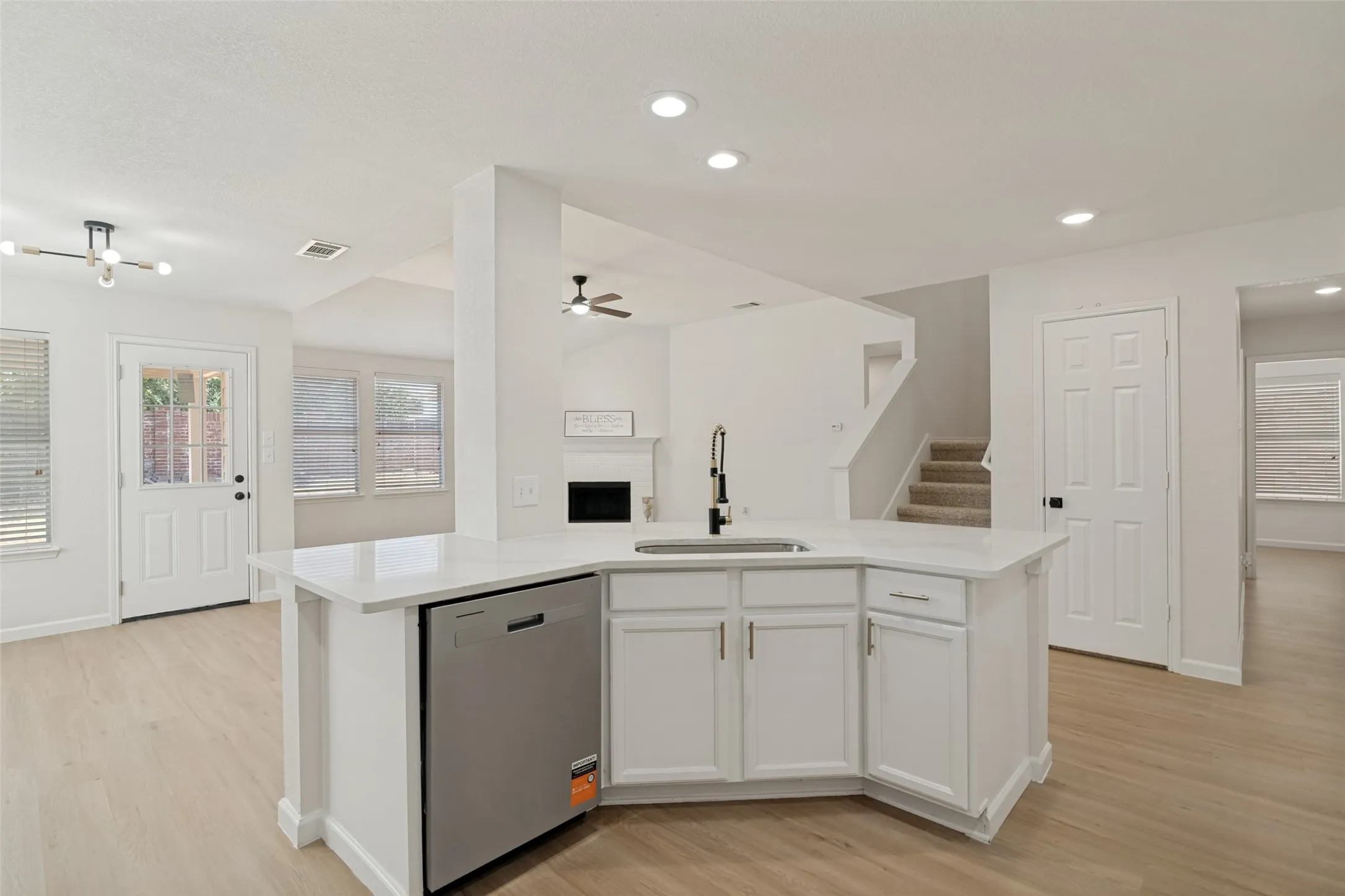 Single Family Residence For Sale in Rockwall County , 713 Hickory Lane, Fate, Texas 75087, 4 Bedroom, 3 Bathroom, 2 Garage spaces, 2,734 Sqft, built in 2006, mls#21380307, Real Estate Agent in Fate, Homes For Sale in Rockwall county, Homes For Sale in Fate, Realtor in Fate Texas, Real Estate Brokerage Independent Realty Texas, Luminita Cordes Realtor