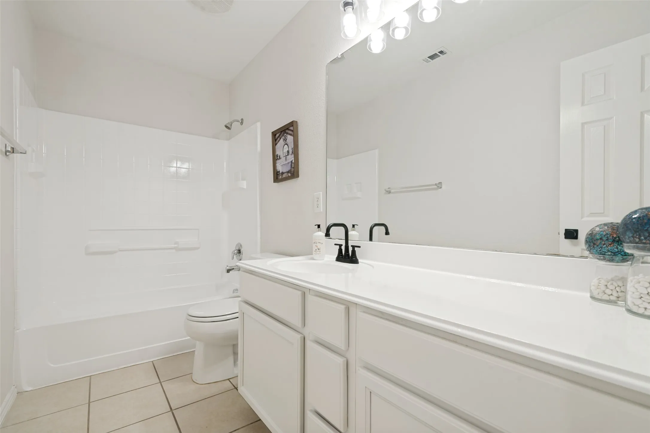 Upstairs full bath