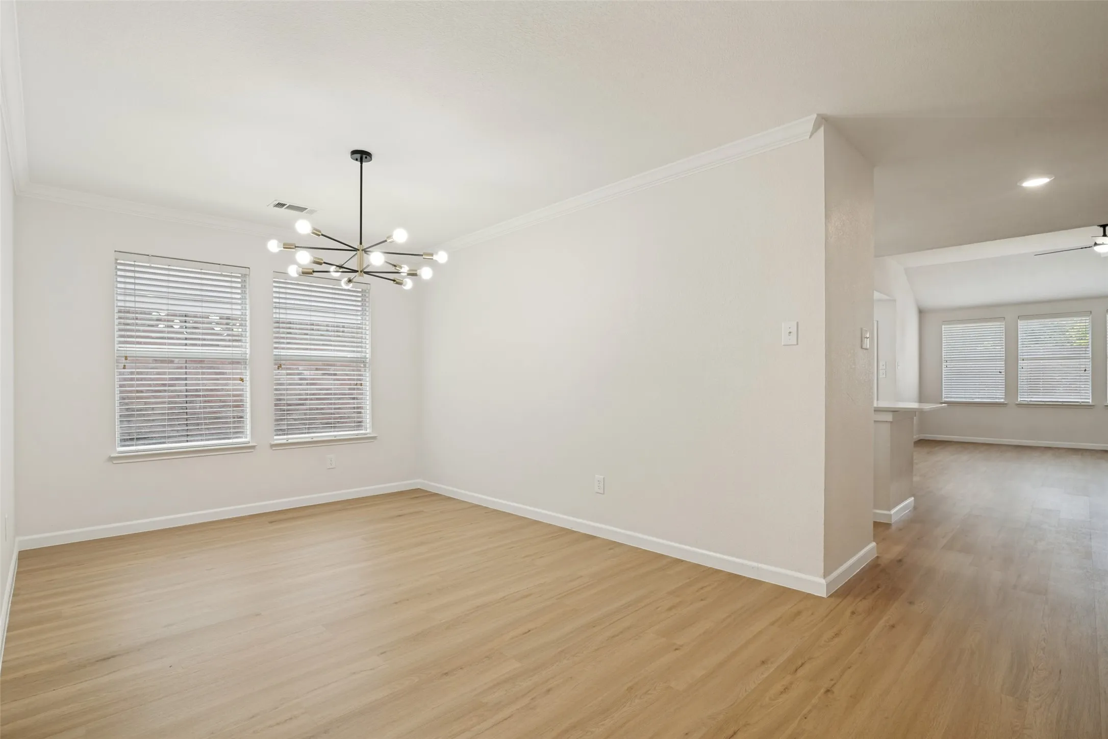 formal dining or sitting area