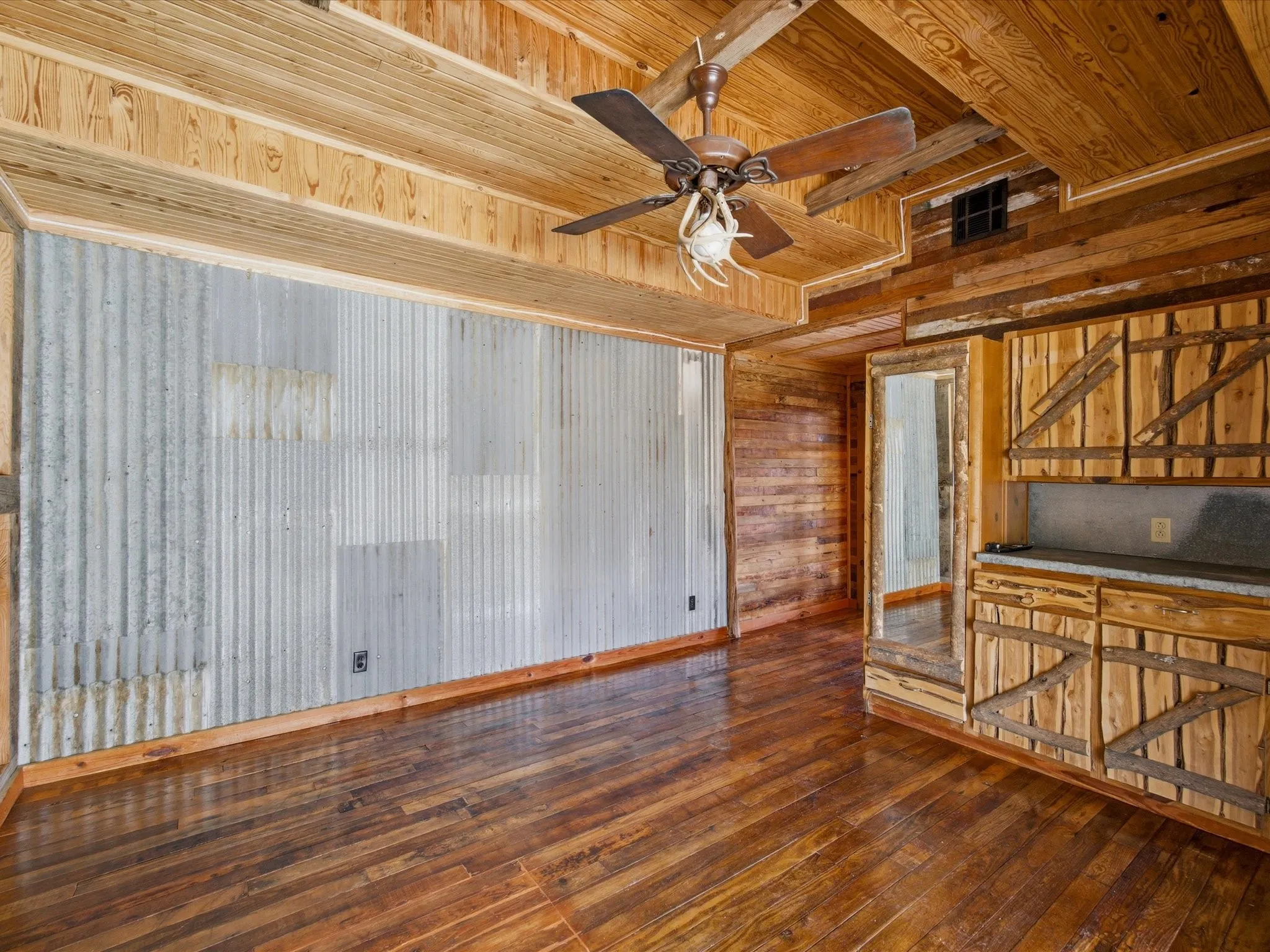 Business For Sale in Wise County , 2971 E Highway 114, Boyd, Texas 76023, 0, 0, Garage spaces, 1,736 Sqft, built in 1975, mls#21381315, Real Estate Agent in Boyd, Homes For Sale in Wise county, Homes For Sale in Boyd, Realtor in Boyd Texas, Real Estate Brokerage Independent Realty Texas, Luminita Cordes Realtor
