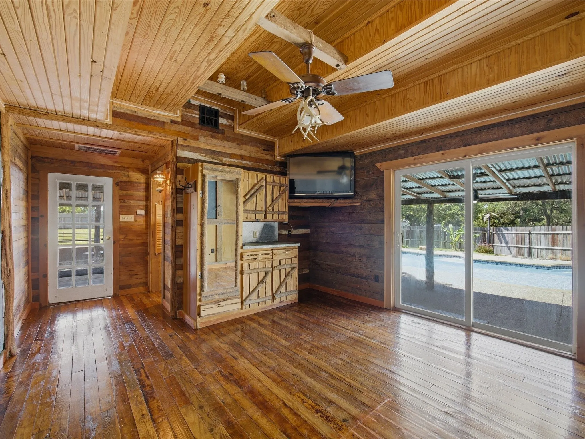 Business For Sale in Wise County , 2971 E Highway 114, Boyd, Texas 76023, 0, 0, Garage spaces, 1,736 Sqft, built in 1975, mls#21381315, Real Estate Agent in Boyd, Homes For Sale in Wise county, Homes For Sale in Boyd, Realtor in Boyd Texas, Real Estate Brokerage Independent Realty Texas, Luminita Cordes Realtor