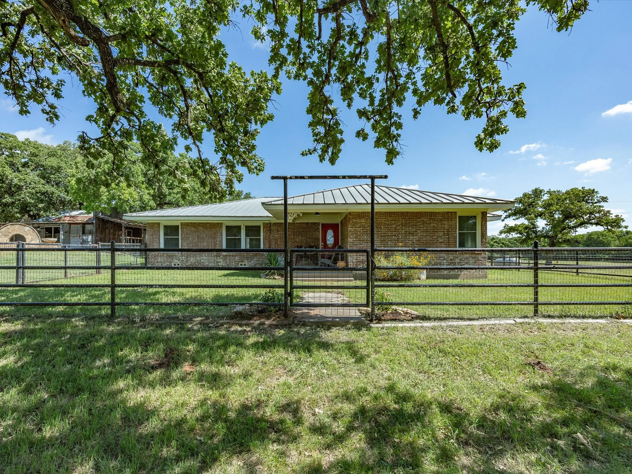 Business For Sale in Wise County , 2971 E Highway 114, Boyd, Texas 76023, 0, 0, Garage spaces, 1,736 Sqft, built in 1975, mls#21381315, Real Estate Agent in Boyd, Homes For Sale in Wise county, Homes For Sale in Boyd, Realtor in Boyd Texas, Real Estate Brokerage Independent Realty Texas, Luminita Cordes Realtor