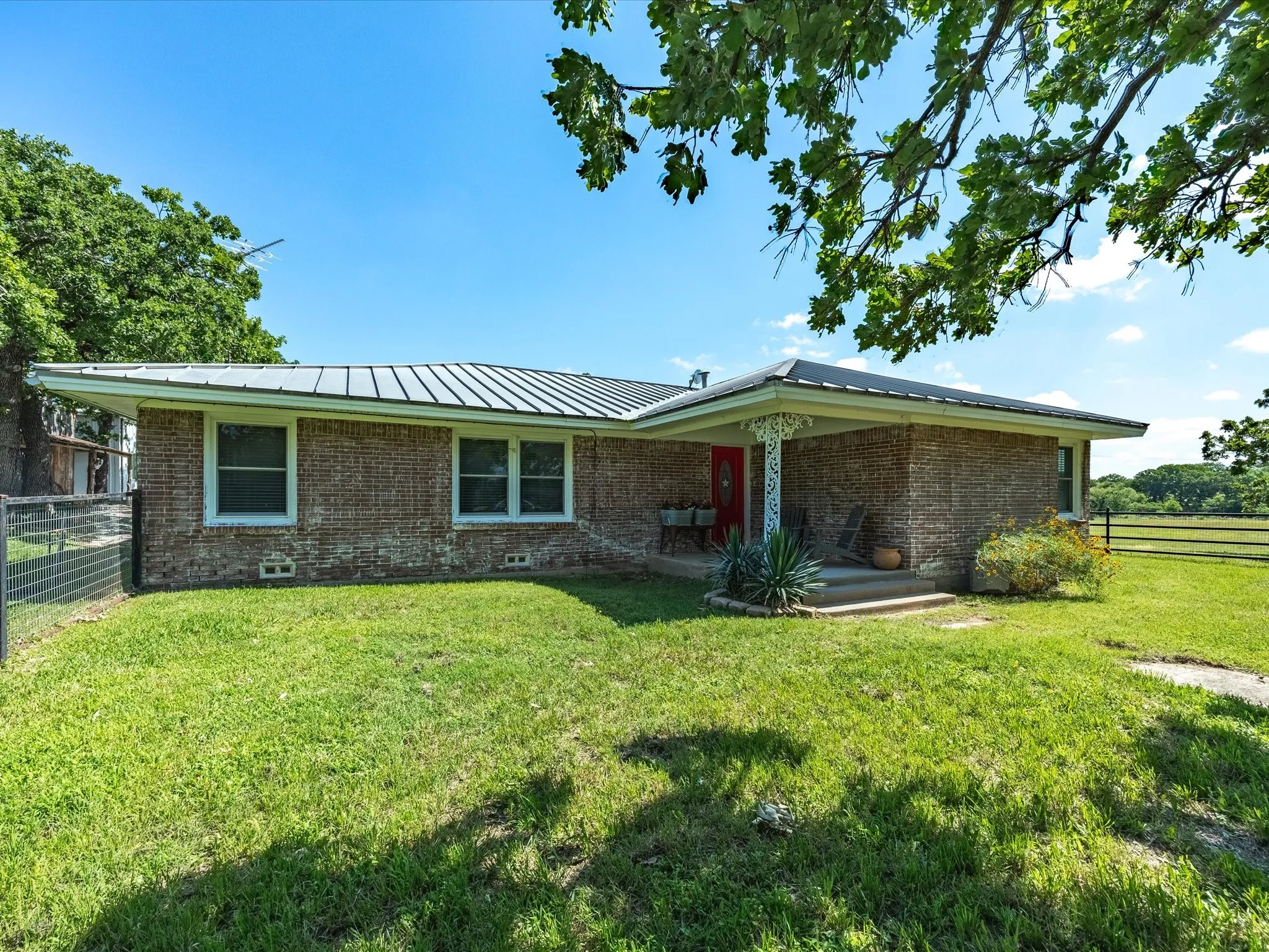 Business For Sale in Wise County , 2971 E Highway 114, Boyd, Texas 76023, 0, 0, Garage spaces, 1,736 Sqft, built in 1975, mls#21381315, Real Estate Agent in Boyd, Homes For Sale in Wise county, Homes For Sale in Boyd, Realtor in Boyd Texas, Real Estate Brokerage Independent Realty Texas, Luminita Cordes Realtor