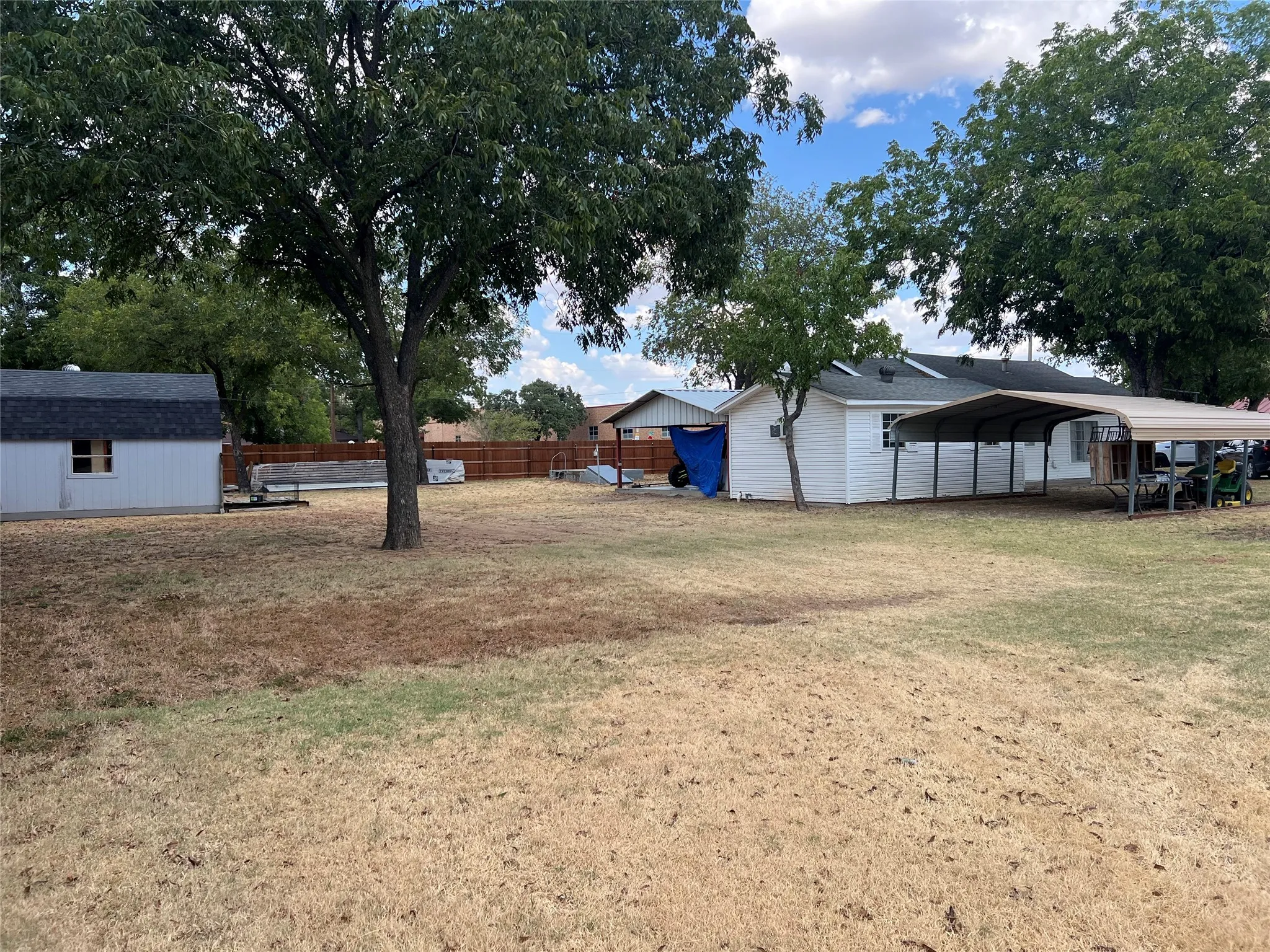 Single Family Residence For Sale in Montague County , 406 Broad Street, Nocona, Texas 76255, 3 Bedroom, 1 Bathroom, Garage spaces, 1,200 Sqft, built in 1930, mls#21381407, Real Estate Agent in Nocona, Homes For Sale in Montague county, Homes For Sale in Nocona, Realtor in Nocona Texas, Real Estate Brokerage Independent Realty Texas, Luminita Cordes Realtor