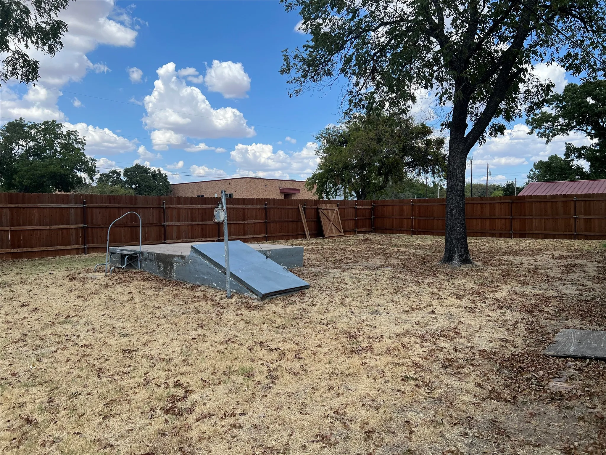 Single Family Residence For Sale in Montague County , 406 Broad Street, Nocona, Texas 76255, 3 Bedroom, 1 Bathroom, Garage spaces, 1,200 Sqft, built in 1930, mls#21381407, Real Estate Agent in Nocona, Homes For Sale in Montague county, Homes For Sale in Nocona, Realtor in Nocona Texas, Real Estate Brokerage Independent Realty Texas, Luminita Cordes Realtor