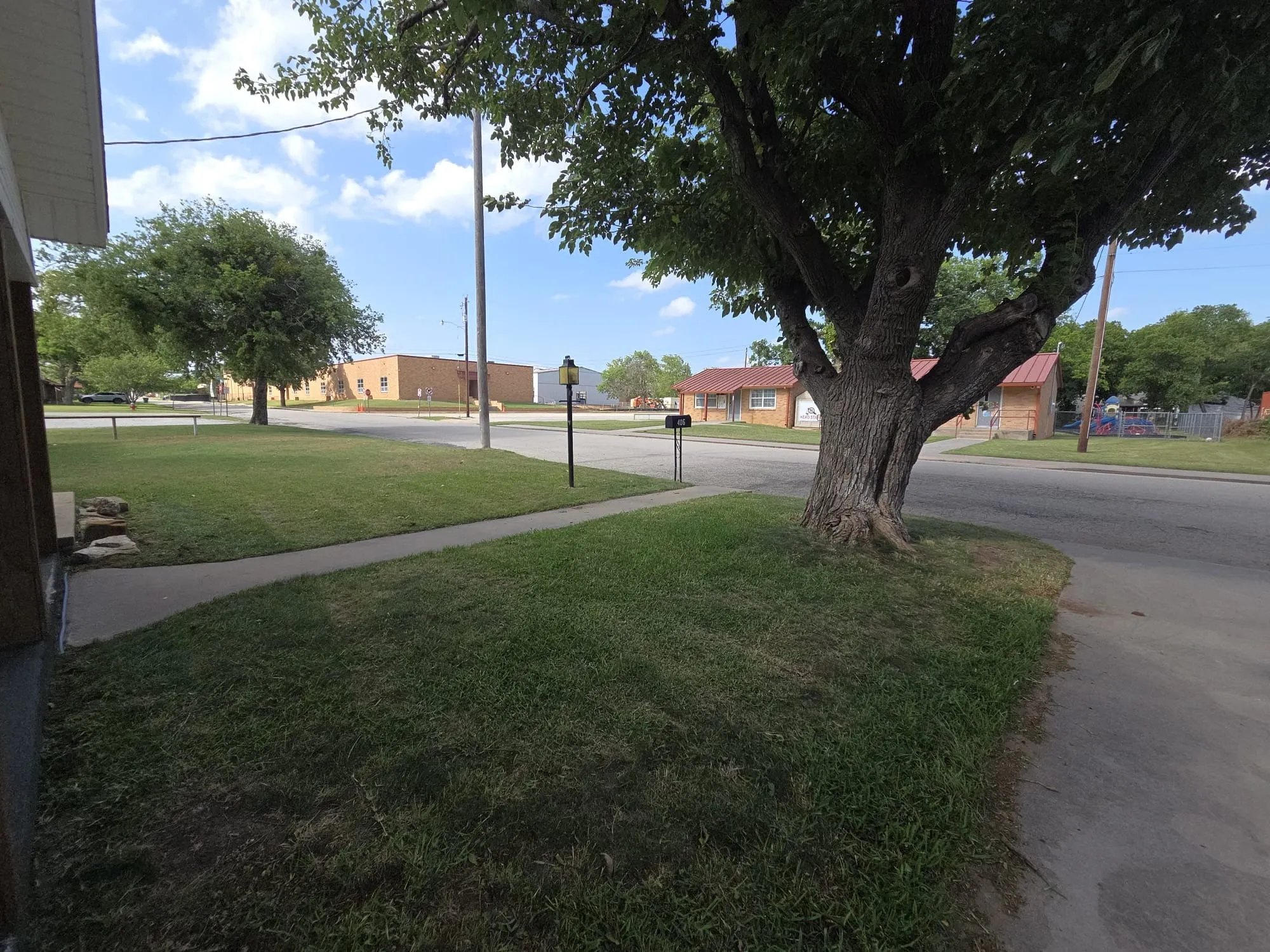 Single Family Residence For Sale in Montague County , 406 Broad Street, Nocona, Texas 76255, 3 Bedroom, 1 Bathroom, Garage spaces, 1,200 Sqft, built in 1930, mls#21381407, Real Estate Agent in Nocona, Homes For Sale in Montague county, Homes For Sale in Nocona, Realtor in Nocona Texas, Real Estate Brokerage Independent Realty Texas, Luminita Cordes Realtor