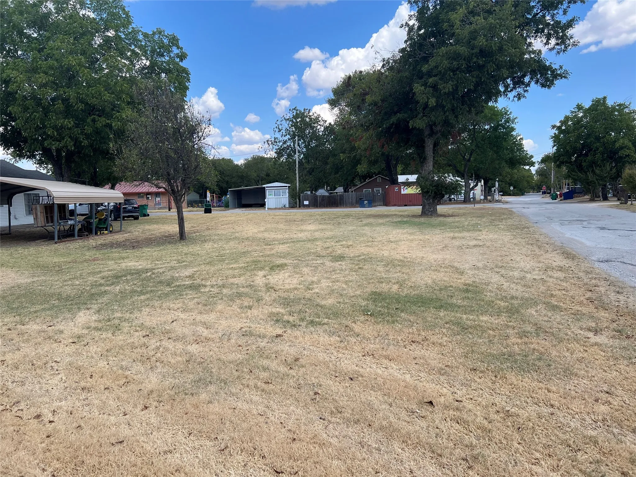 Single Family Residence For Sale in Montague County , 406 Broad Street, Nocona, Texas 76255, 3 Bedroom, 1 Bathroom, Garage spaces, 1,200 Sqft, built in 1930, mls#21381407, Real Estate Agent in Nocona, Homes For Sale in Montague county, Homes For Sale in Nocona, Realtor in Nocona Texas, Real Estate Brokerage Independent Realty Texas, Luminita Cordes Realtor