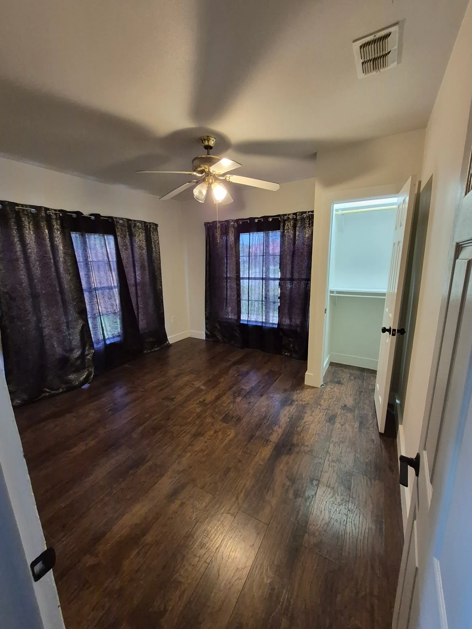 Single Family Residence For Sale in Montague County , 406 Broad Street, Nocona, Texas 76255, 3 Bedroom, 1 Bathroom, Garage spaces, 1,200 Sqft, built in 1930, mls#21381407, Real Estate Agent in Nocona, Homes For Sale in Montague county, Homes For Sale in Nocona, Realtor in Nocona Texas, Real Estate Brokerage Independent Realty Texas, Luminita Cordes Realtor