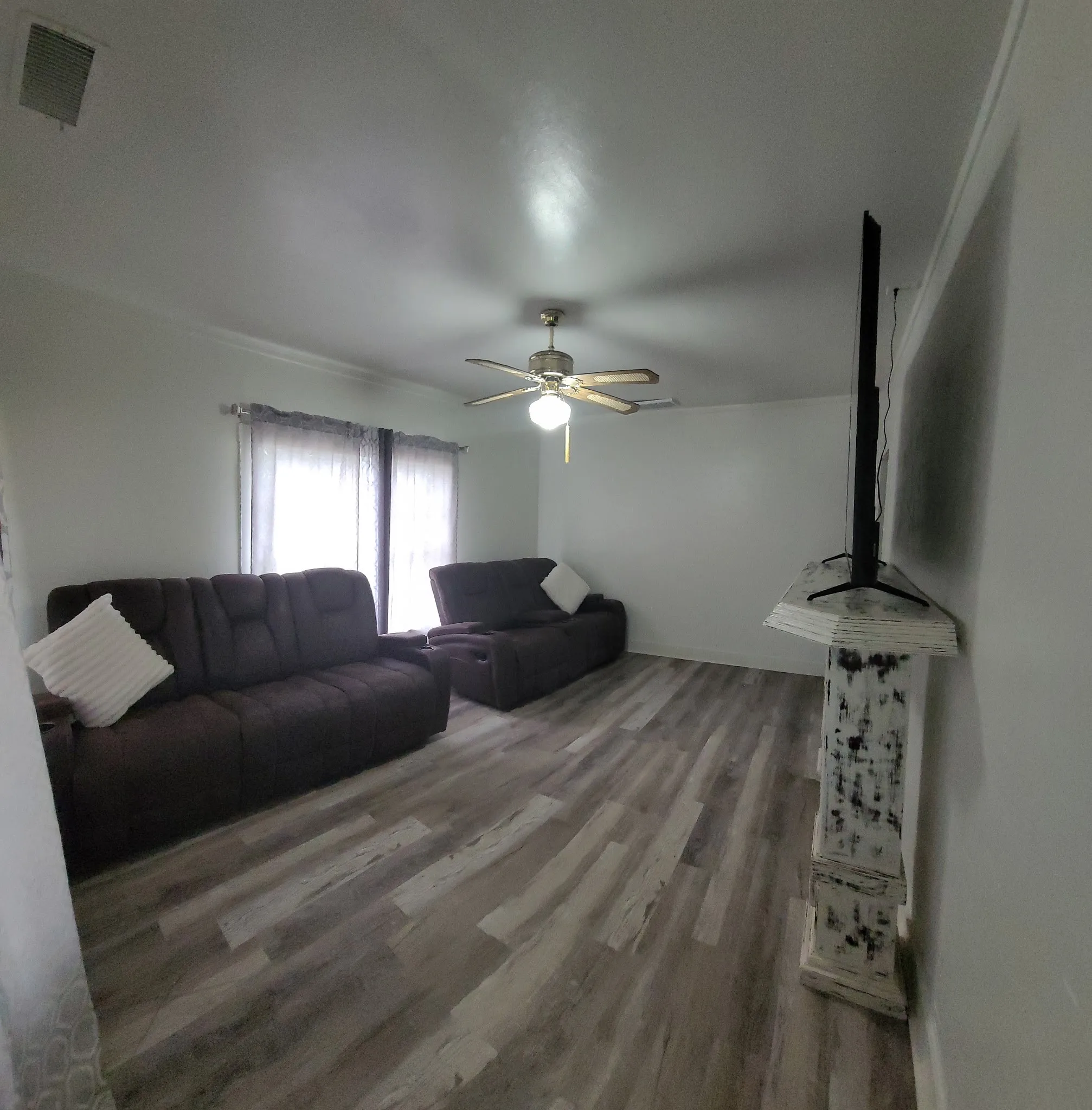 Single Family Residence For Sale in Montague County , 406 Broad Street, Nocona, Texas 76255, 3 Bedroom, 1 Bathroom, Garage spaces, 1,200 Sqft, built in 1930, mls#21381407, Real Estate Agent in Nocona, Homes For Sale in Montague county, Homes For Sale in Nocona, Realtor in Nocona Texas, Real Estate Brokerage Independent Realty Texas, Luminita Cordes Realtor