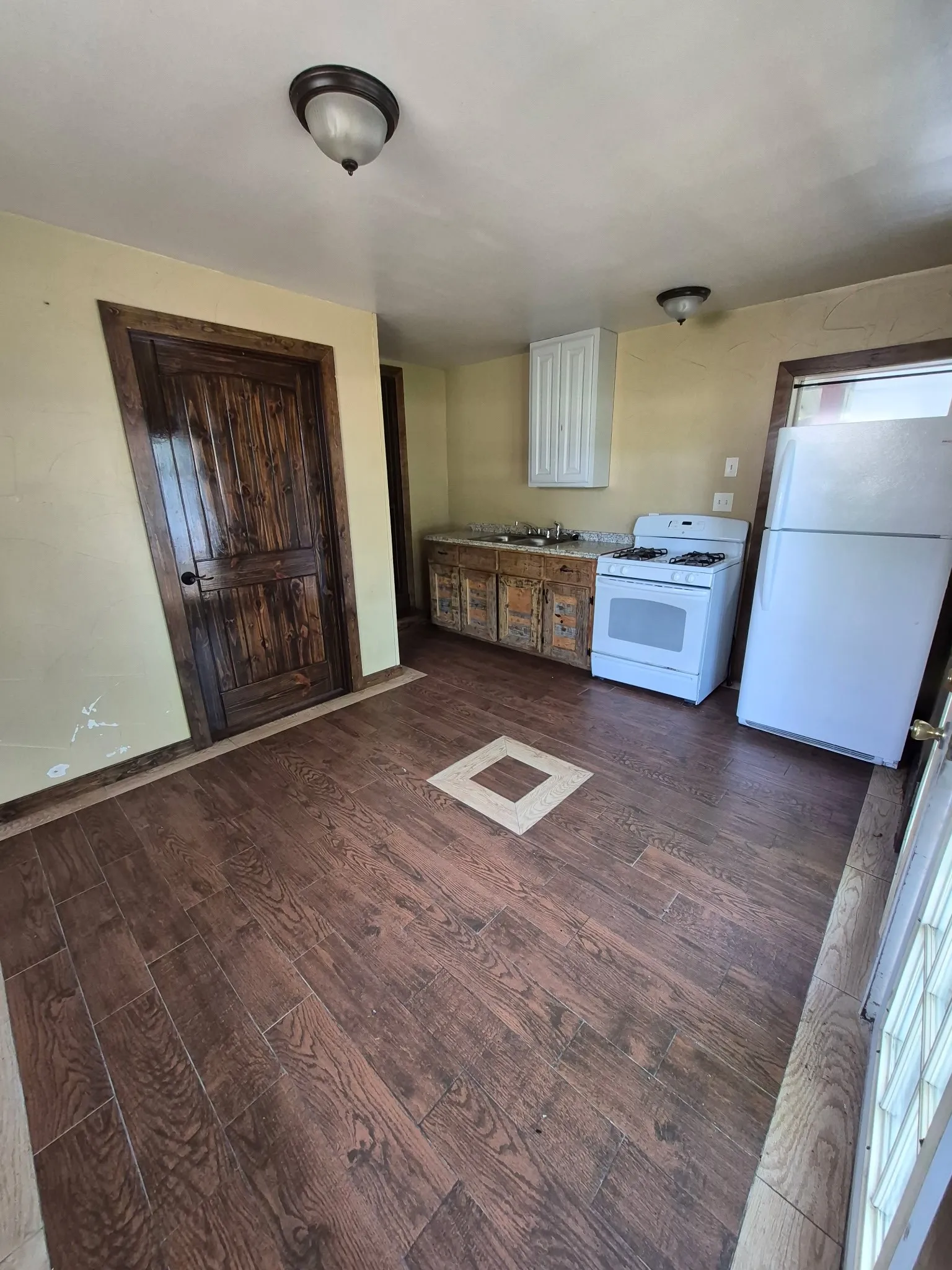 Single Family Residence For Sale in Montague County , 406 Broad Street, Nocona, Texas 76255, 3 Bedroom, 1 Bathroom, Garage spaces, 1,200 Sqft, built in 1930, mls#21381407, Real Estate Agent in Nocona, Homes For Sale in Montague county, Homes For Sale in Nocona, Realtor in Nocona Texas, Real Estate Brokerage Independent Realty Texas, Luminita Cordes Realtor
