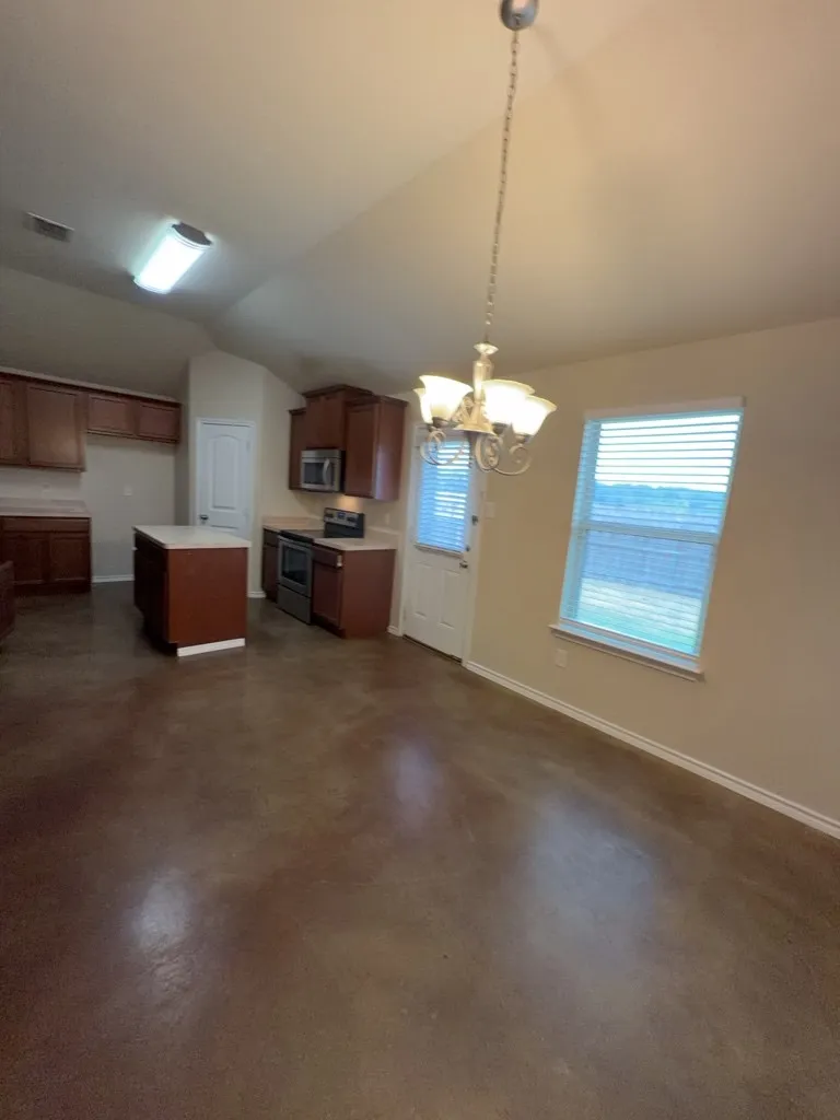 Single Family Residence For Rent in Hood County , 7306 Mistletoe Trail, Granbury, Texas 76048, 4 Bedroom, 4 Bathroom, 2 Garage spaces, 1,747 Sqft, built in 2014, mls#21381408, Real Estate Agent in Granbury, Homes For Rent in Hood county, Homes For Rent in Granbury, Realtor in Granbury Texas, Real Estate Brokerage Independent Realty Texas, Luminita Cordes Realtor