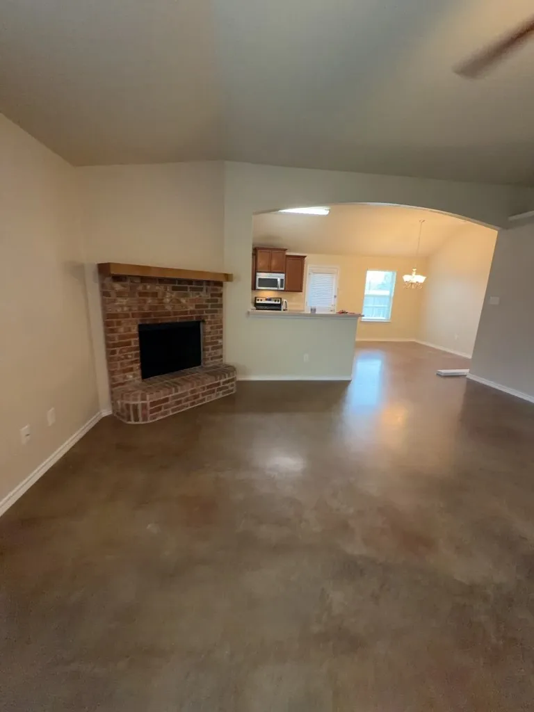 Single Family Residence For Rent in Hood County , 7306 Mistletoe Trail, Granbury, Texas 76048, 4 Bedroom, 4 Bathroom, 2 Garage spaces, 1,747 Sqft, built in 2014, mls#21381408, Real Estate Agent in Granbury, Homes For Rent in Hood county, Homes For Rent in Granbury, Realtor in Granbury Texas, Real Estate Brokerage Independent Realty Texas, Luminita Cordes Realtor