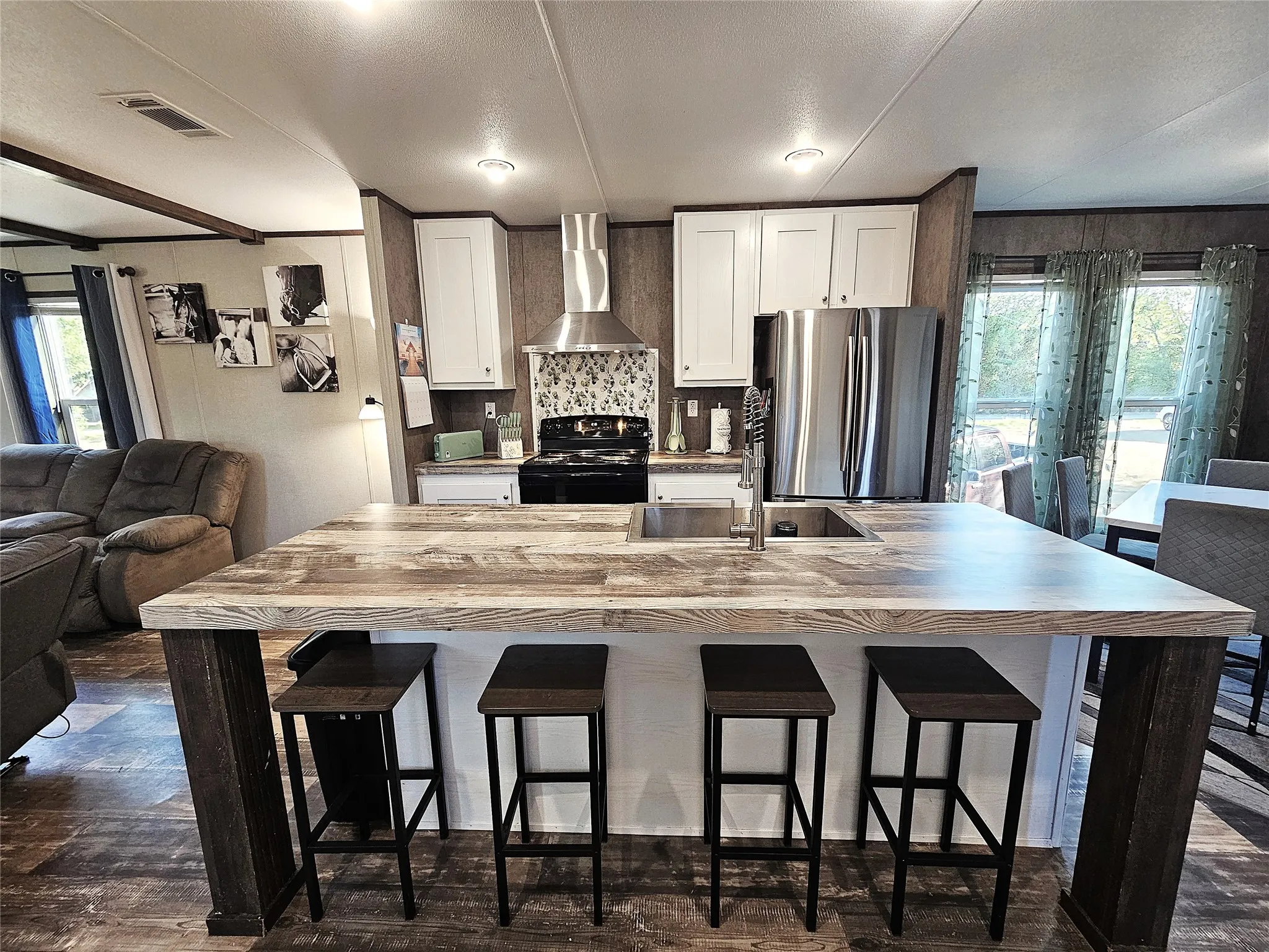 Manufactured Home For Sale in Limestone County , 200 W 6th Street, Thornton, Texas 76687, 3 Bedroom, 2 Bathroom, Garage spaces, 1,216 Sqft, built in 2023, mls#21381393, Real Estate Agent in Thornton, Homes For Sale in Limestone county, Homes For Sale in Thornton, Realtor in Thornton Texas, Real Estate Brokerage Independent Realty Texas, Luminita Cordes Realtor