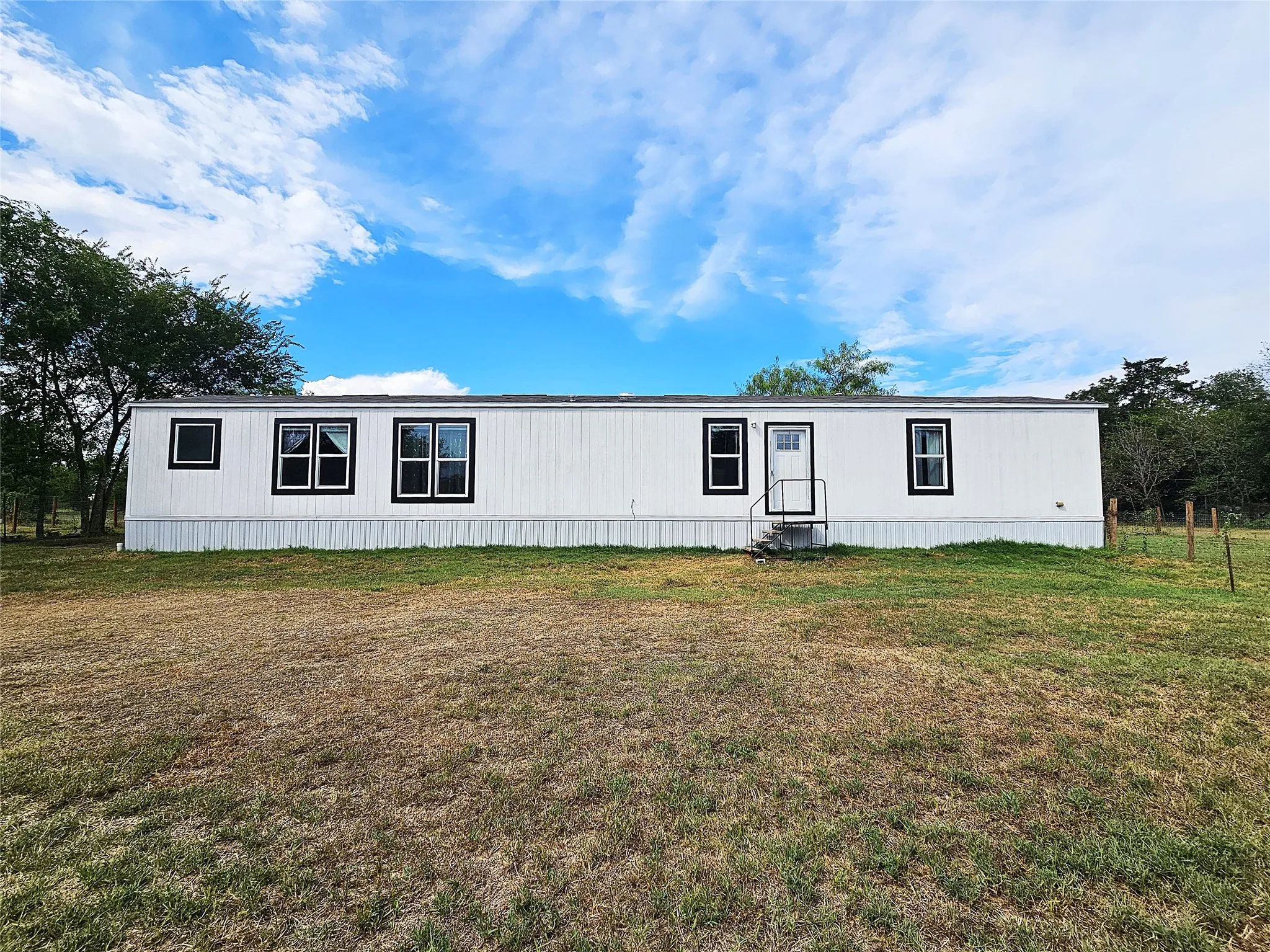 Manufactured Home For Sale in Limestone County , 200 W 6th Street, Thornton, Texas 76687, 3 Bedroom, 2 Bathroom, Garage spaces, 1,216 Sqft, built in 2023, mls#21381393, Real Estate Agent in Thornton, Homes For Sale in Limestone county, Homes For Sale in Thornton, Realtor in Thornton Texas, Real Estate Brokerage Independent Realty Texas, Luminita Cordes Realtor