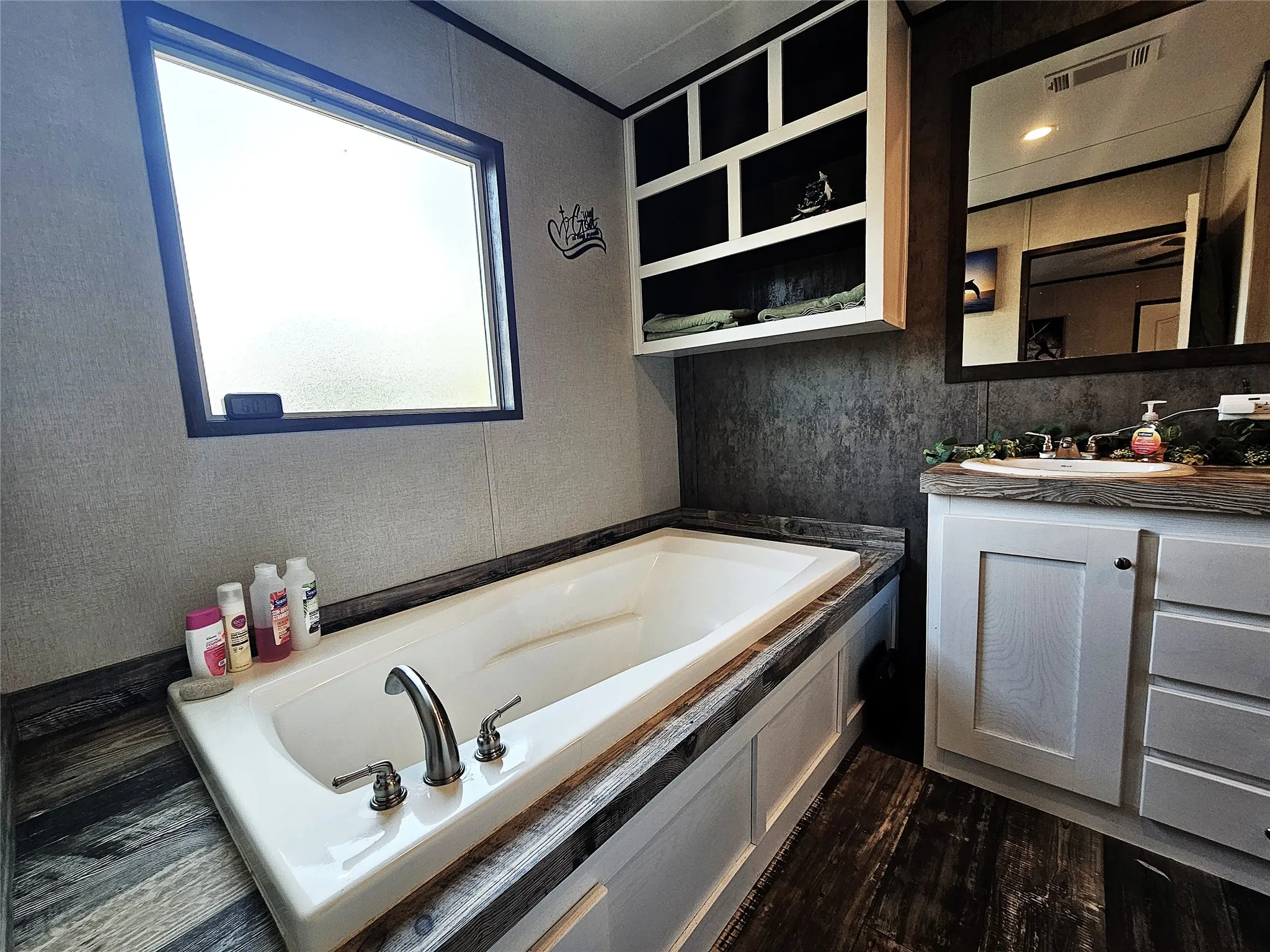 Manufactured Home For Sale in Limestone County , 200 W 6th Street, Thornton, Texas 76687, 3 Bedroom, 2 Bathroom, Garage spaces, 1,216 Sqft, built in 2023, mls#21381393, Real Estate Agent in Thornton, Homes For Sale in Limestone county, Homes For Sale in Thornton, Realtor in Thornton Texas, Real Estate Brokerage Independent Realty Texas, Luminita Cordes Realtor