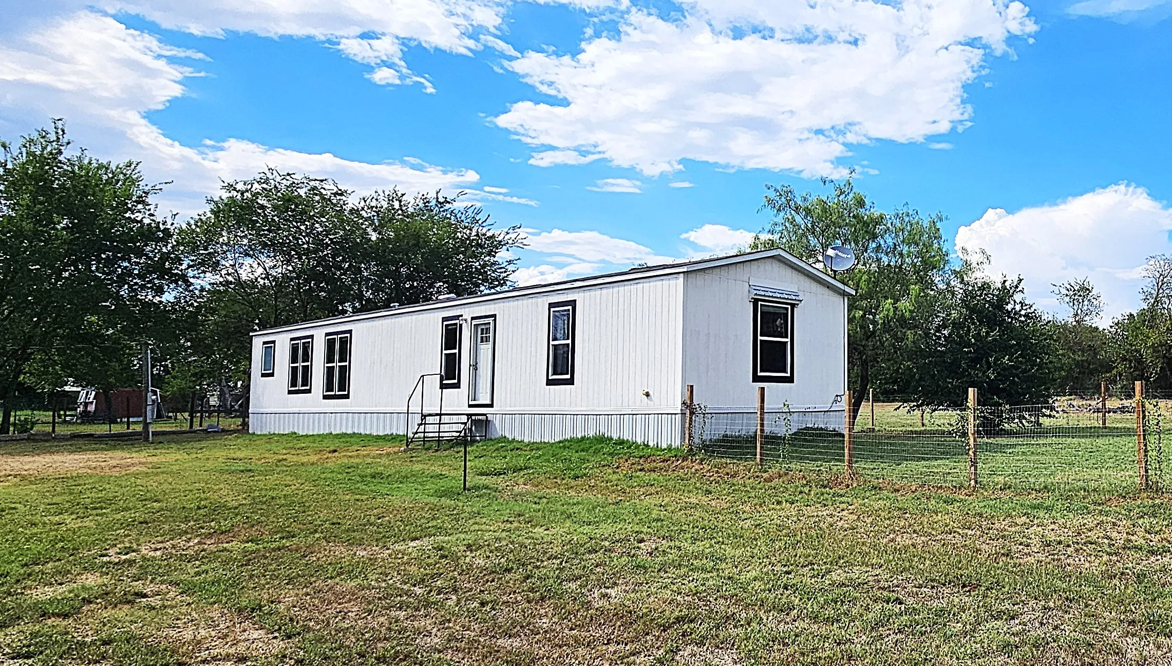 Manufactured Home For Sale in Limestone County , 200 W 6th Street, Thornton, Texas 76687, 3 Bedroom, 2 Bathroom, Garage spaces, 1,216 Sqft, built in 2023, mls#21381393, Real Estate Agent in Thornton, Homes For Sale in Limestone county, Homes For Sale in Thornton, Realtor in Thornton Texas, Real Estate Brokerage Independent Realty Texas, Luminita Cordes Realtor