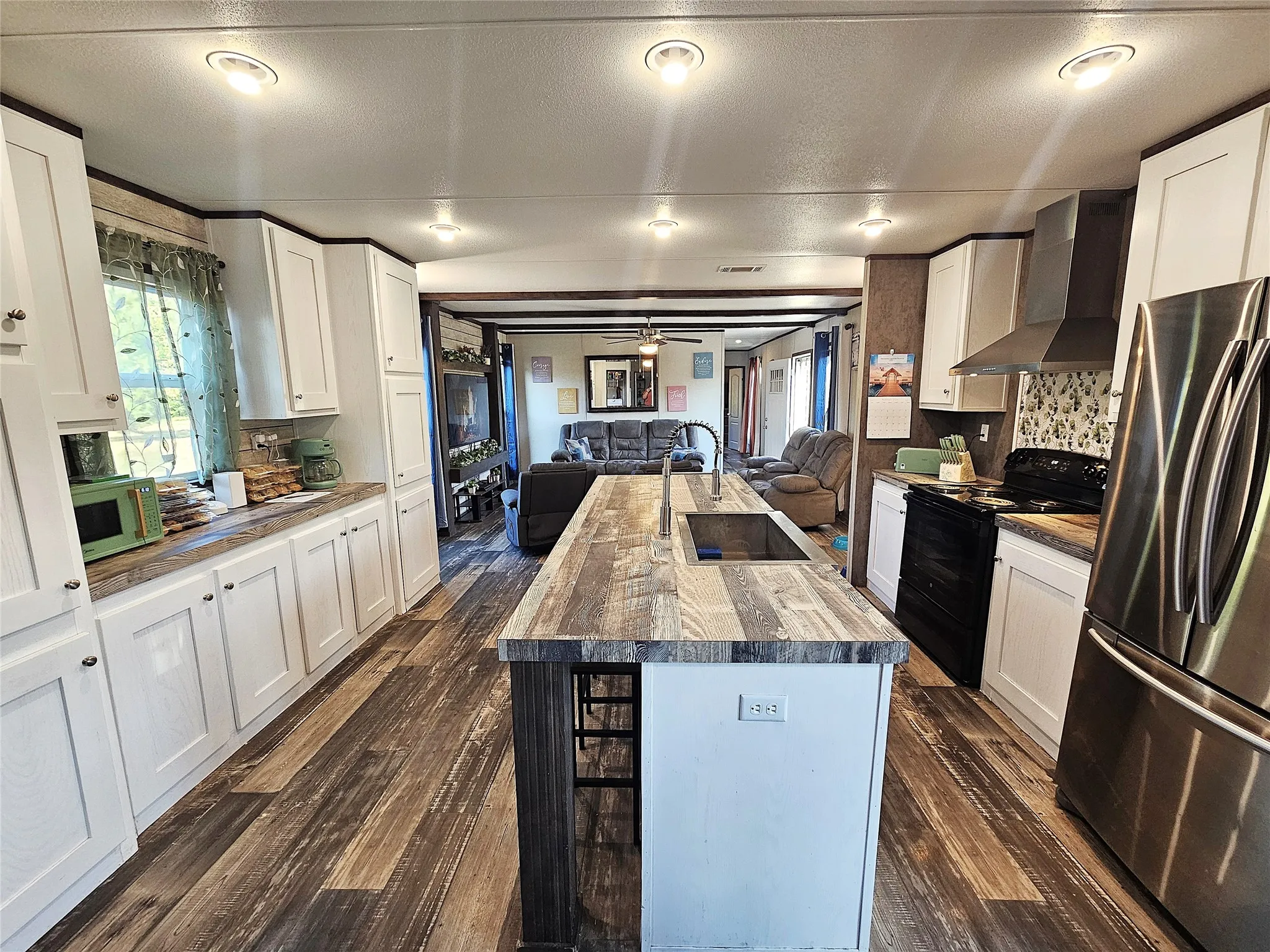 Manufactured Home For Sale in Limestone County , 200 W 6th Street, Thornton, Texas 76687, 3 Bedroom, 2 Bathroom, Garage spaces, 1,216 Sqft, built in 2023, mls#21381393, Real Estate Agent in Thornton, Homes For Sale in Limestone county, Homes For Sale in Thornton, Realtor in Thornton Texas, Real Estate Brokerage Independent Realty Texas, Luminita Cordes Realtor