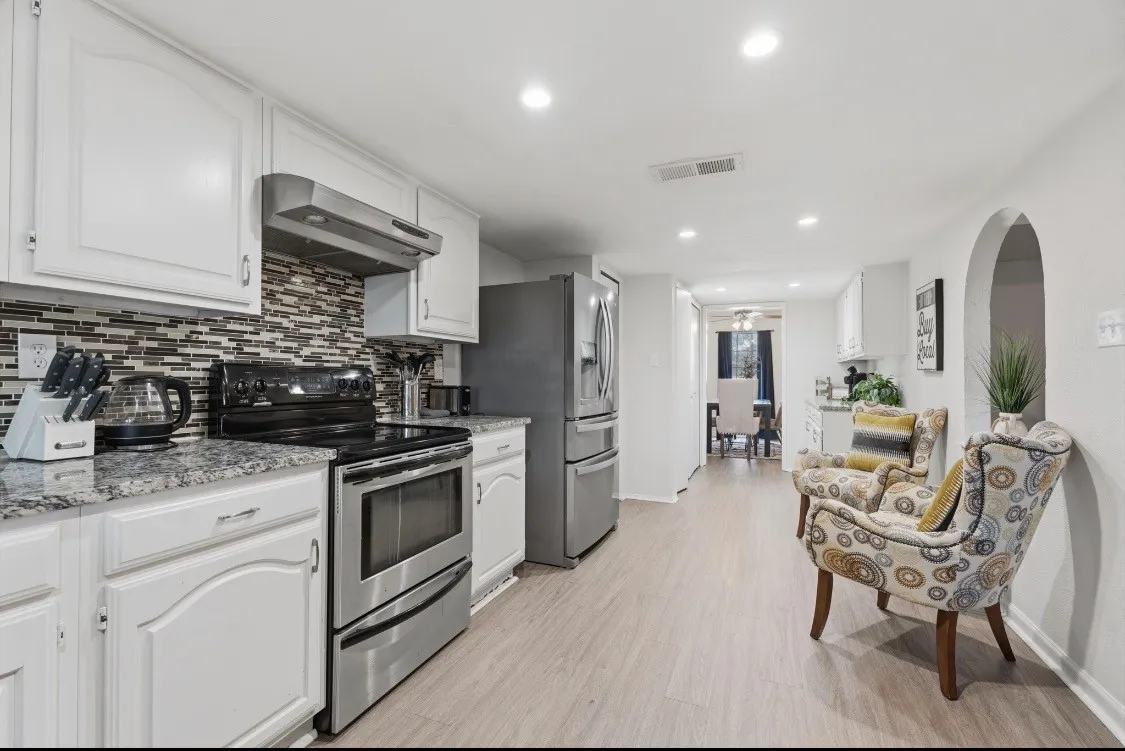Single Family Residence For Rent in Denton County , 2213 Proctor Drive, Carrollton, Texas 75007, 3 Bedroom, 2 Bathroom, 2 Garage spaces, 2,831 Sqft, built in 1978, mls#21381412, Real Estate Agent in Carrollton, Homes For Rent in Denton county, Homes For Rent in Carrollton, Realtor in Carrollton Texas, Real Estate Brokerage Independent Realty Texas, Luminita Cordes Realtor