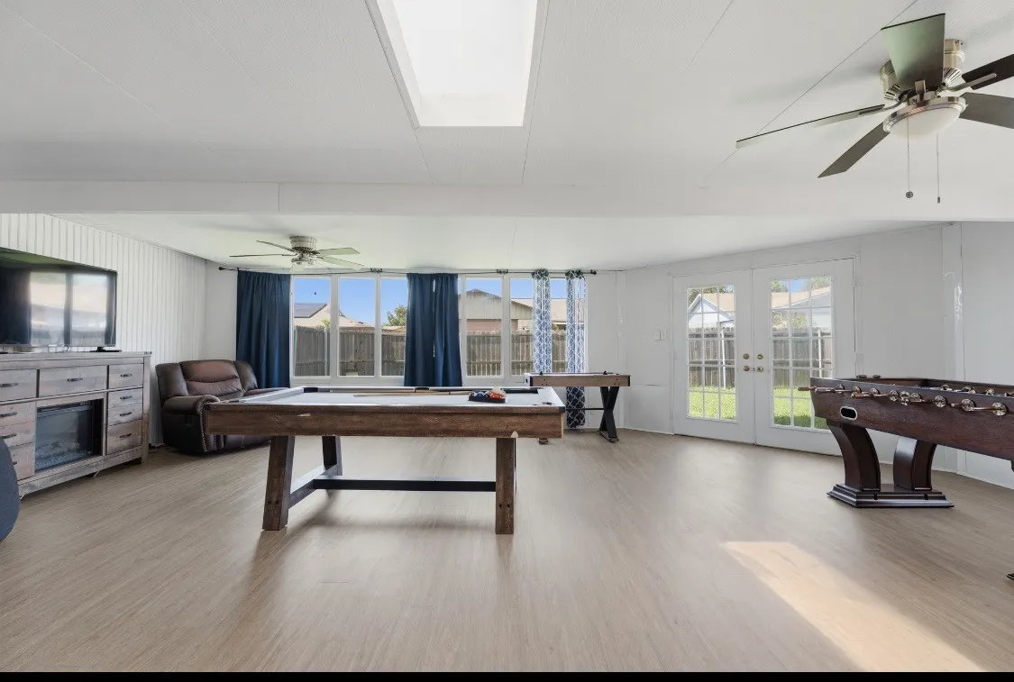 Single Family Residence For Rent in Denton County , 2213 Proctor Drive, Carrollton, Texas 75007, 3 Bedroom, 2 Bathroom, 2 Garage spaces, 2,831 Sqft, built in 1978, mls#21381412, Real Estate Agent in Carrollton, Homes For Rent in Denton county, Homes For Rent in Carrollton, Realtor in Carrollton Texas, Real Estate Brokerage Independent Realty Texas, Luminita Cordes Realtor