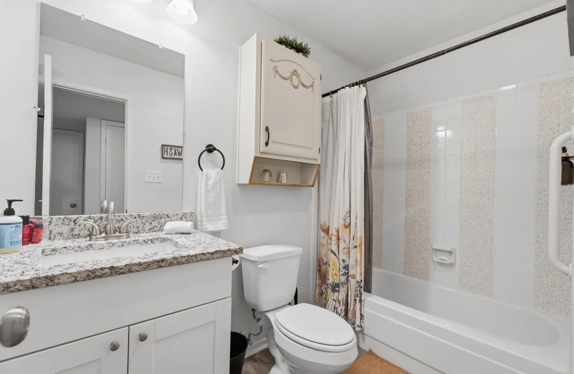 Single Family Residence For Rent in Denton County , 2213 Proctor Drive, Carrollton, Texas 75007, 3 Bedroom, 2 Bathroom, 2 Garage spaces, 2,831 Sqft, built in 1978, mls#21381412, Real Estate Agent in Carrollton, Homes For Rent in Denton county, Homes For Rent in Carrollton, Realtor in Carrollton Texas, Real Estate Brokerage Independent Realty Texas, Luminita Cordes Realtor