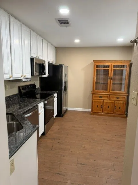 Condominium For Sale in Tarrant County , 1828 Maplewood Trail, Colleyville, Texas 76034, 2 Bedroom, 2 Bathroom, 1 Garage spaces, 1,091 Sqft, built in 1986, mls#21381355, Real Estate Agent in Colleyville, Homes For Sale in Tarrant county, Homes For Sale in Colleyville, Realtor in Colleyville Texas, Real Estate Brokerage Independent Realty Texas, Luminita Cordes Realtor