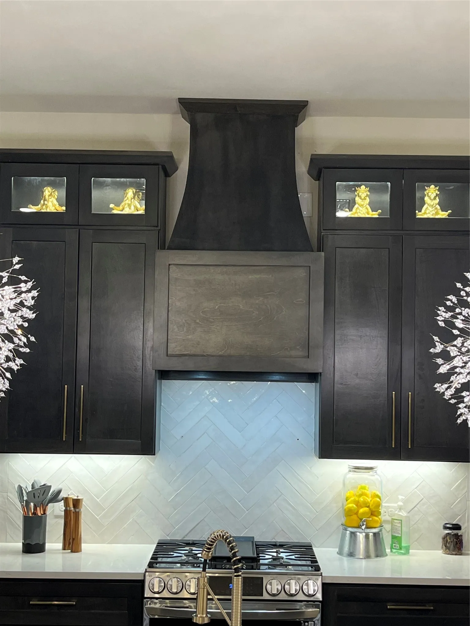Upper display cabinets with lighting
