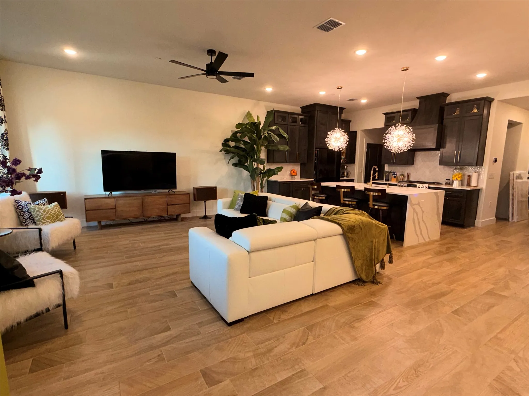 Townhouse For Rent in Tarrant County , 1420 Rose Willow Way, Arlington, Texas 76005, 2 Bedroom, 2 Bathroom, 2 Garage spaces, 1,734 Sqft, built in 2022, mls#21381413, Real Estate Agent in Arlington, Homes For Rent in Tarrant county, Homes For Rent in Arlington, Realtor in Arlington Texas, Real Estate Brokerage Independent Realty Texas, Luminita Cordes Realtor